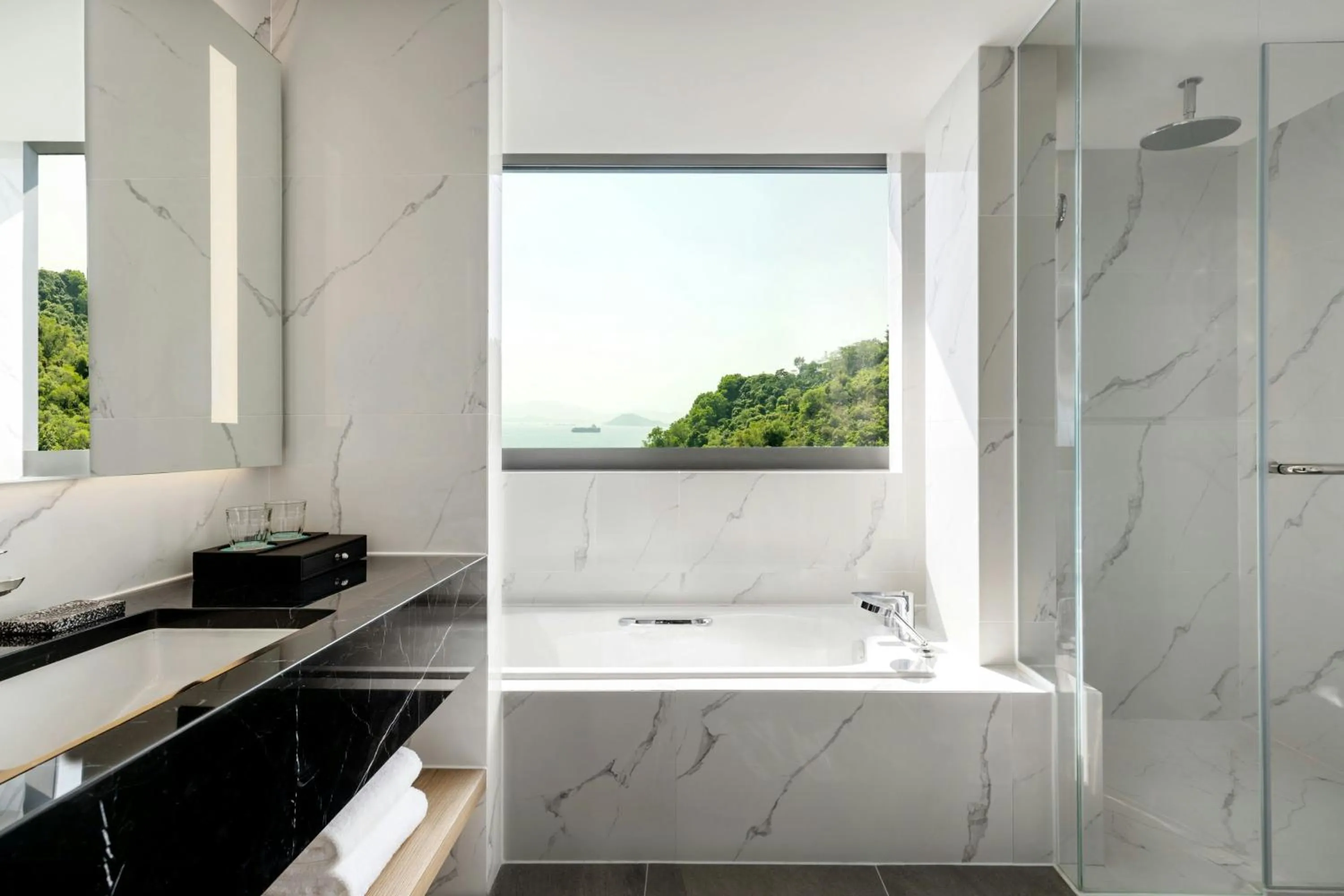 Bathroom in Le Méridien Hong Kong, Cyberport