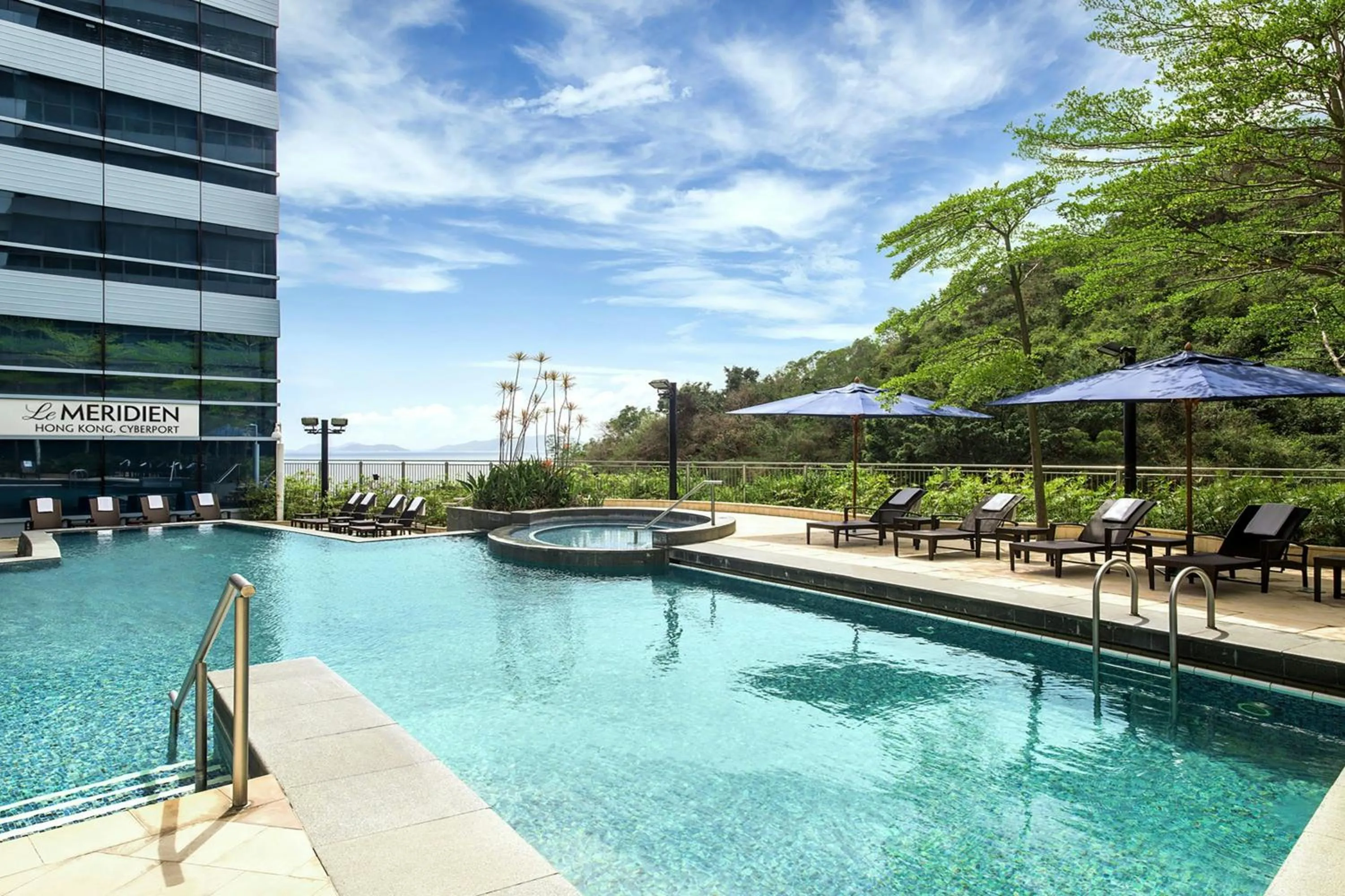 Swimming pool in Le Méridien Hong Kong, Cyberport