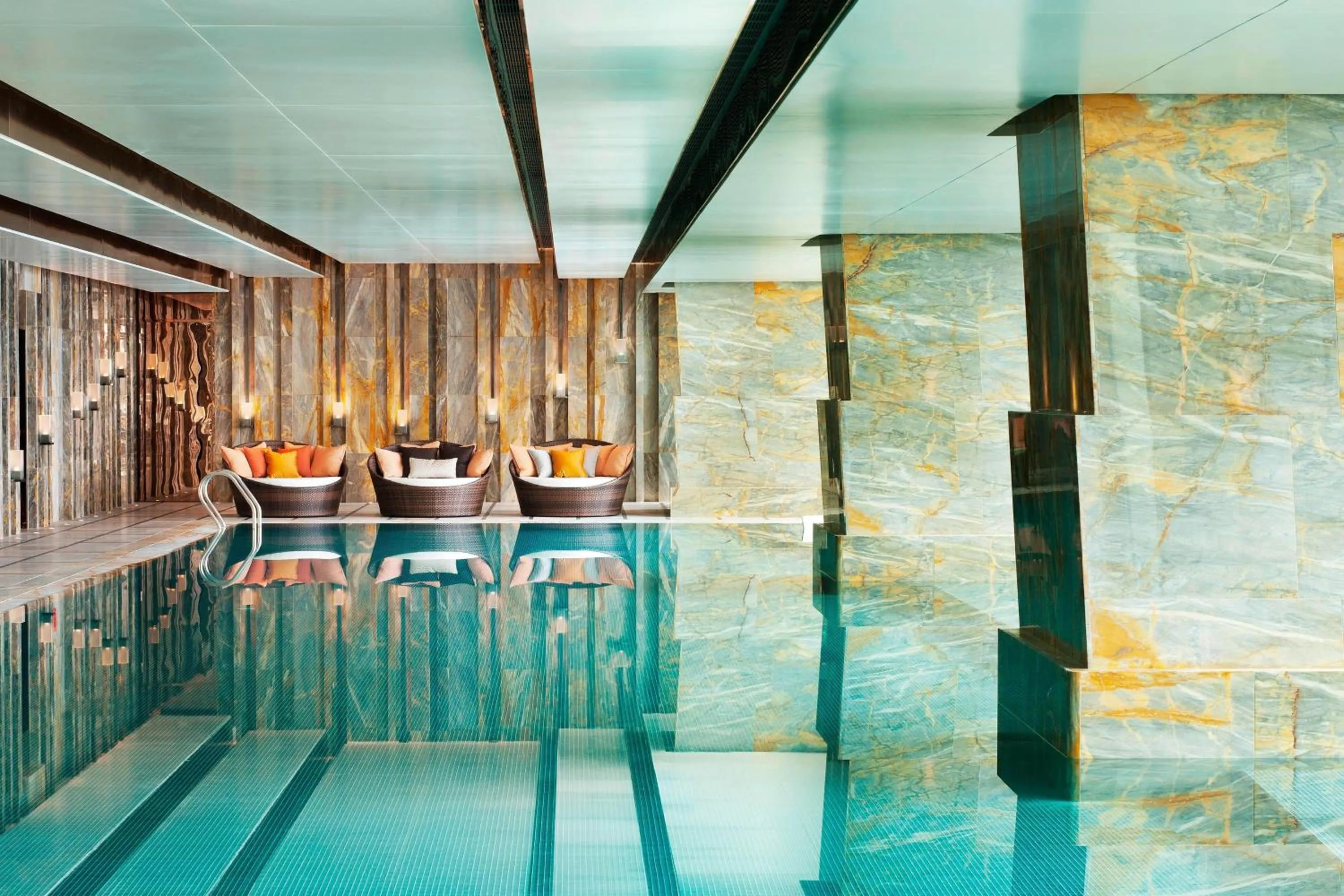 Swimming pool in The St. Regis Shenzhen