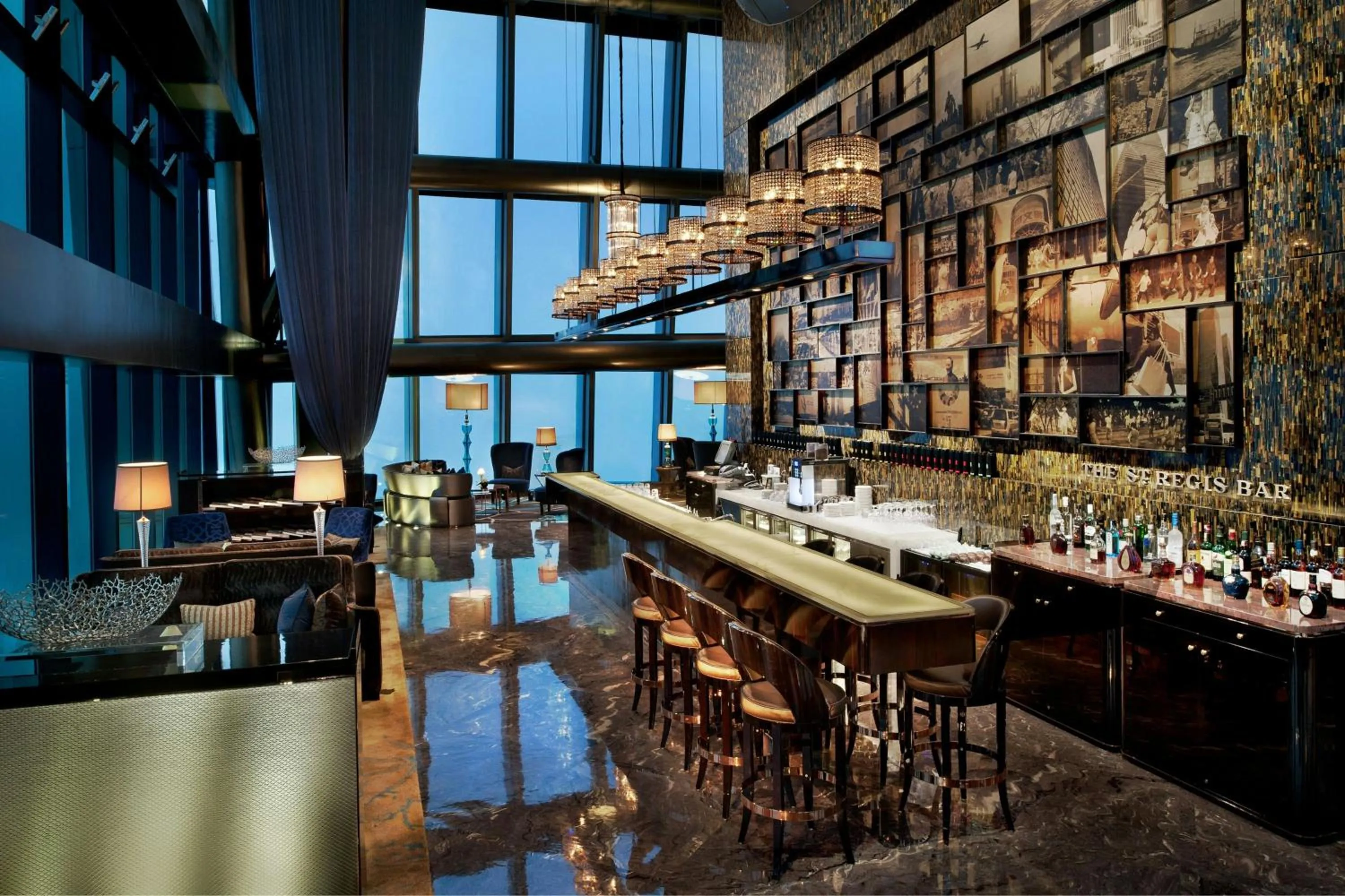 Lounge or bar in The St. Regis Shenzhen