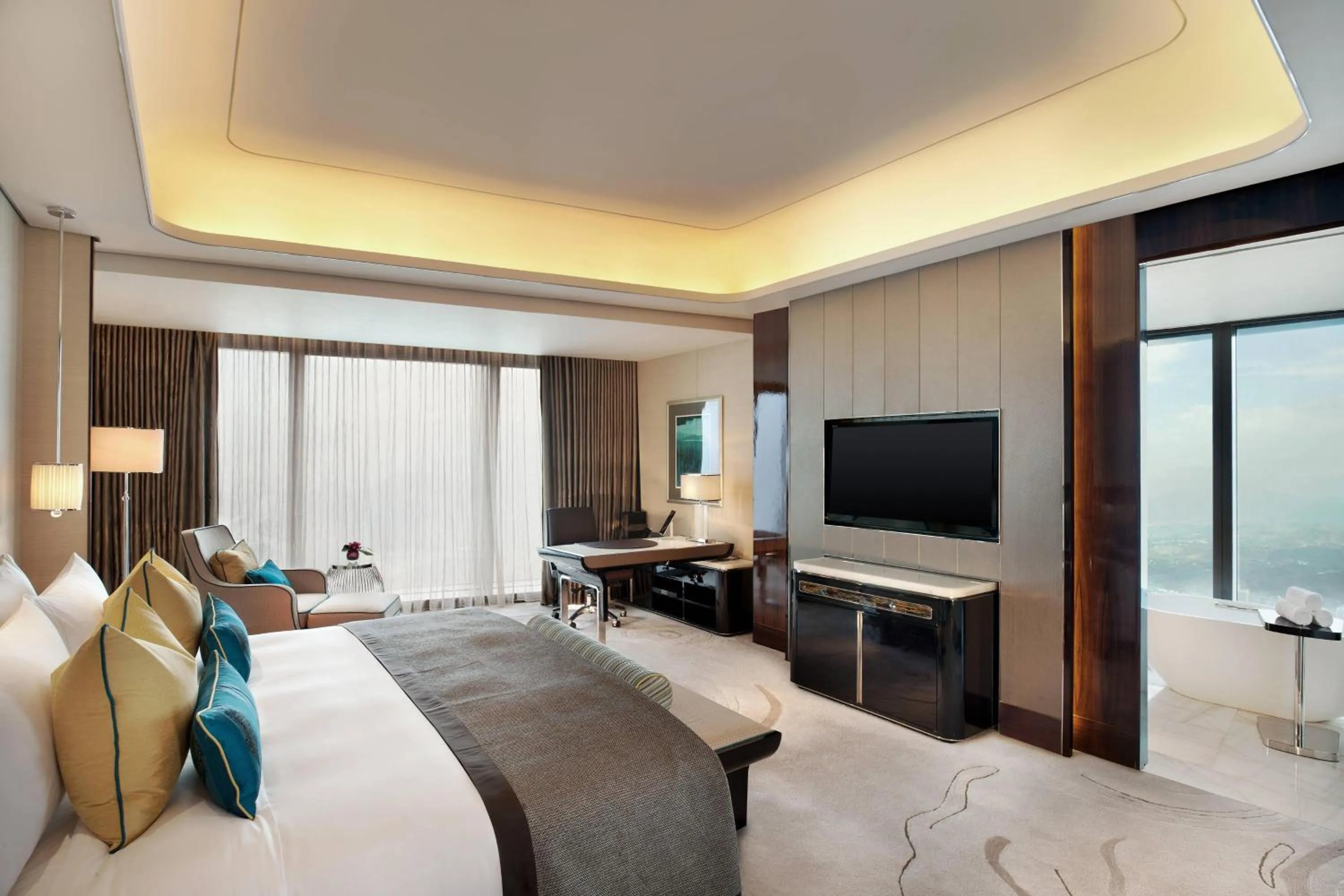 Photo of the whole room, Bed in The St. Regis Shenzhen