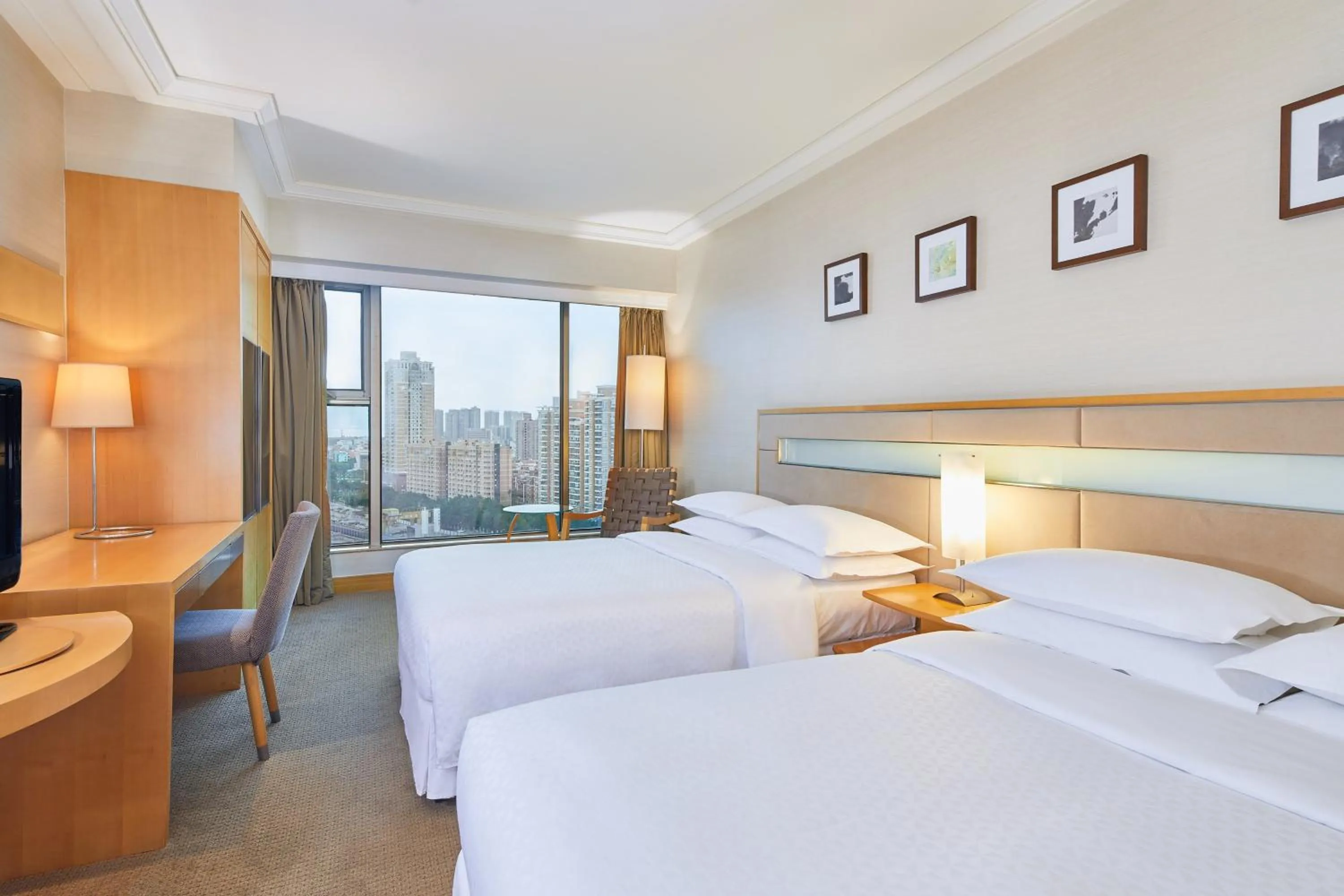 Photo of the whole room, Bed in Four Points by Sheraton Shenzhen