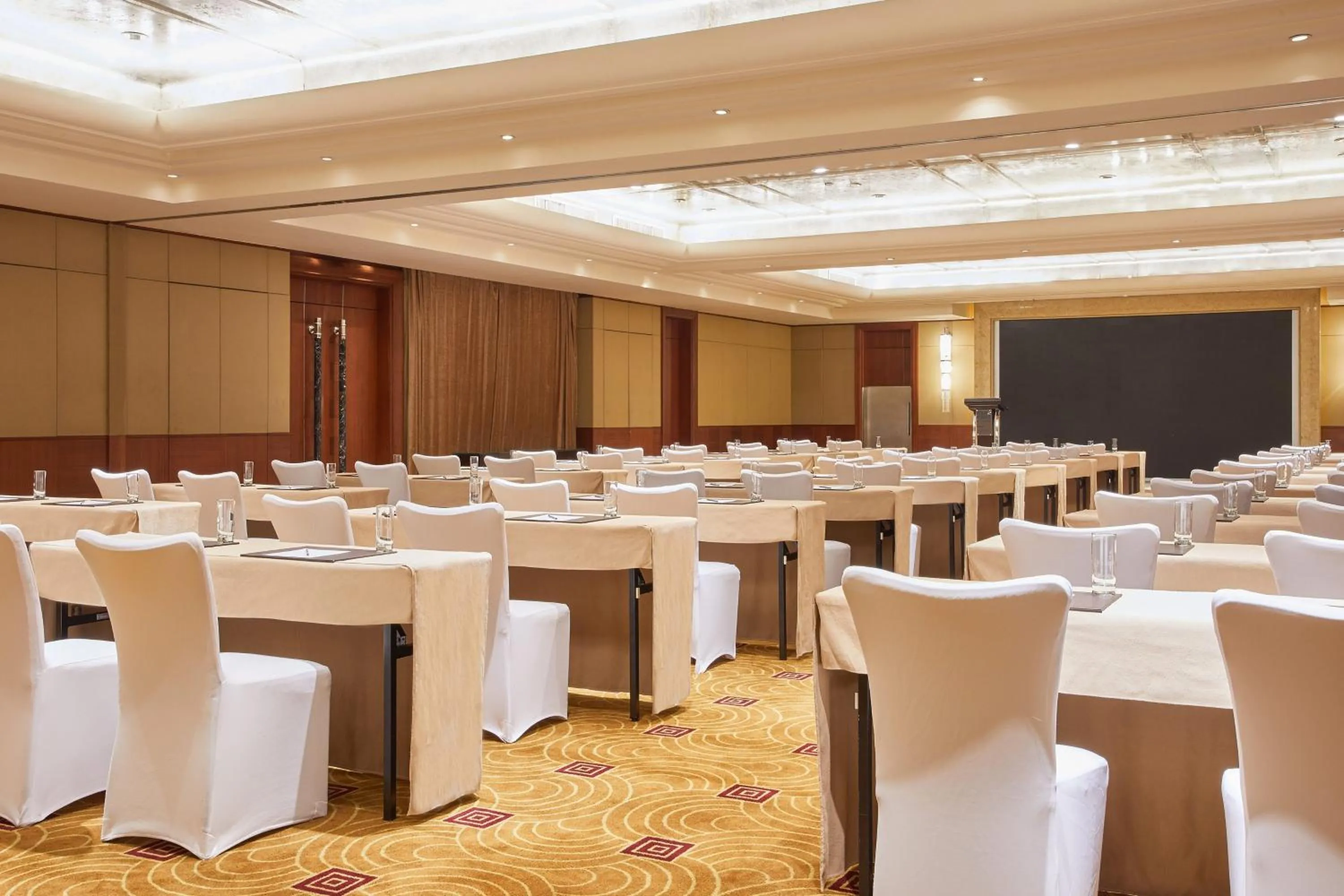 Meeting/conference room in Four Points by Sheraton Shenzhen
