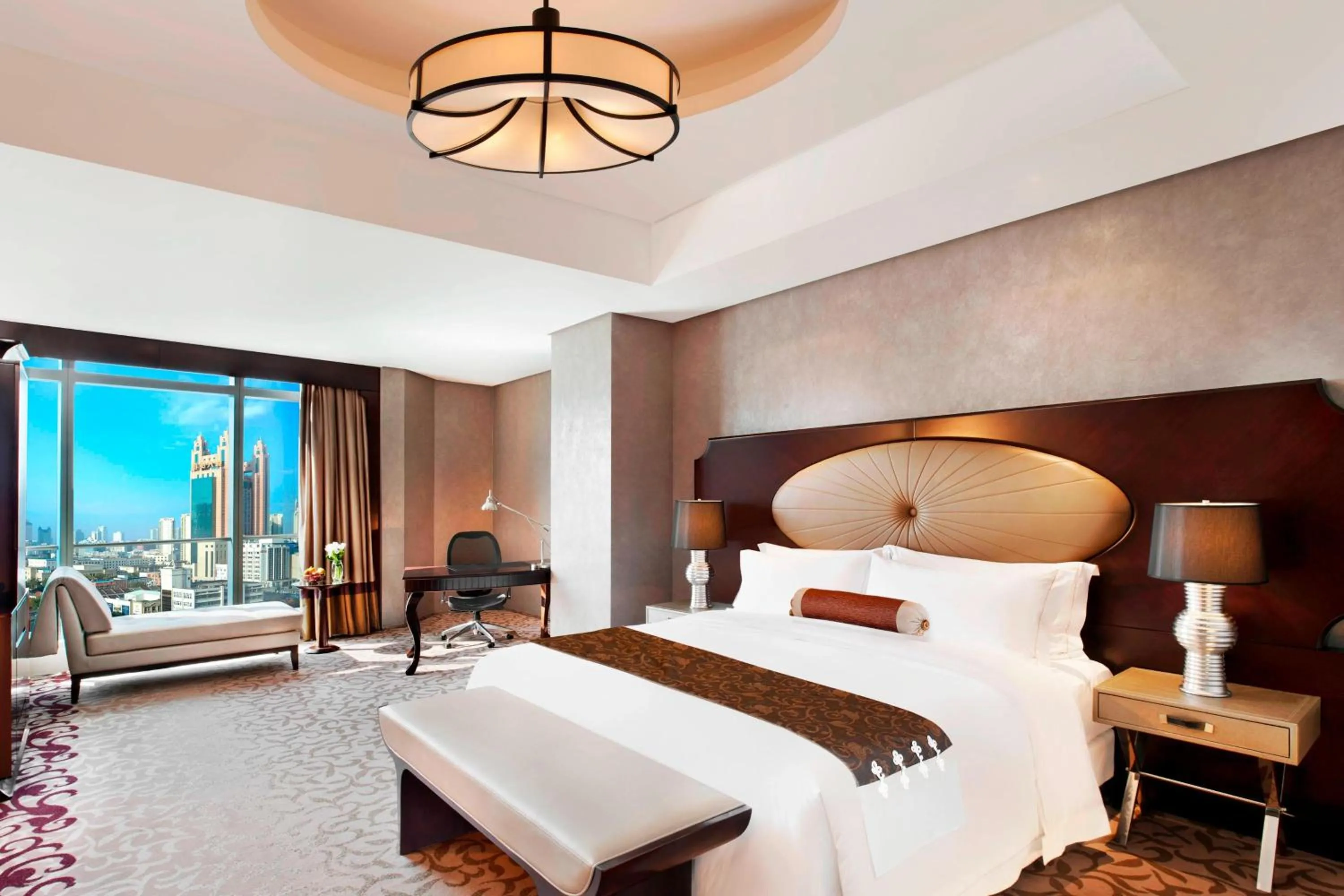 Photo of the whole room, Bed in The St. Regis Tianjin