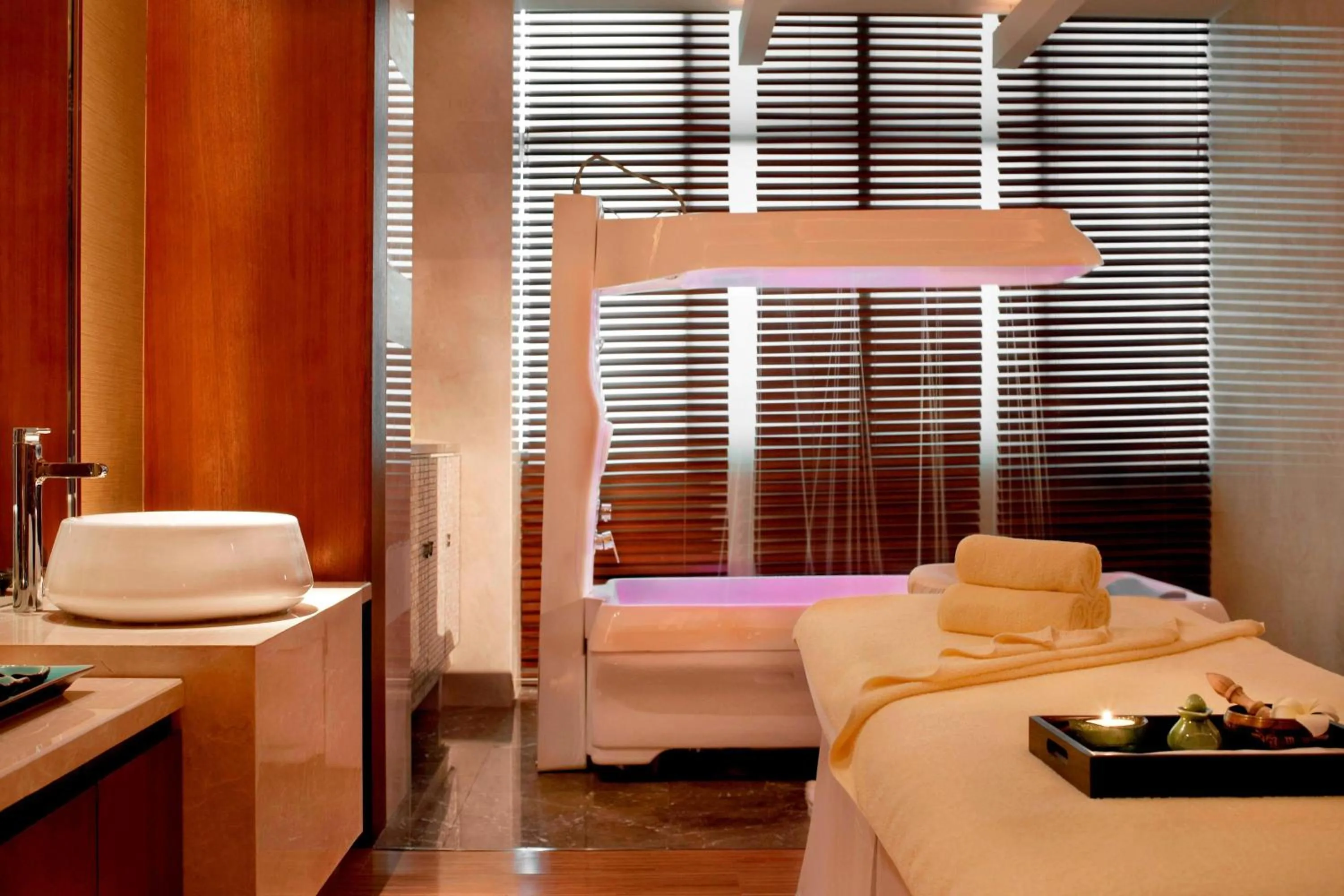 Spa and wellness centre/facilities, Bed in The Westin Tianjin