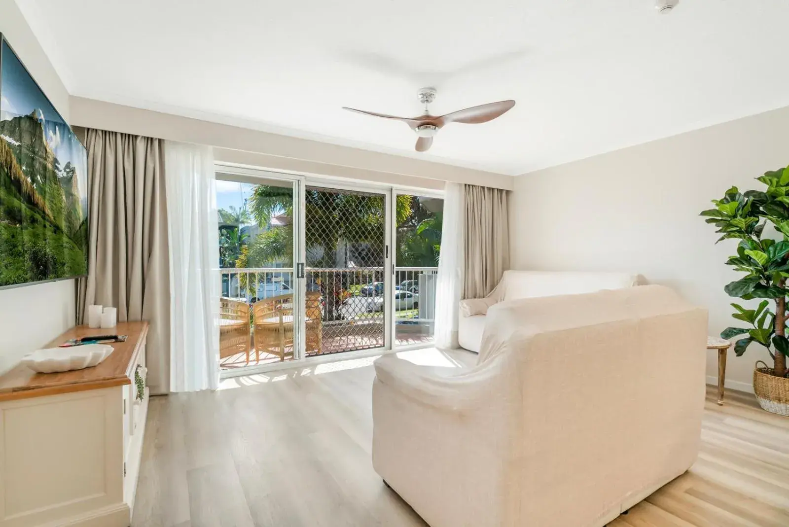 Balcony/Terrace, Bed in Markham Court Balcony/Terrace, Bed in Markham Court