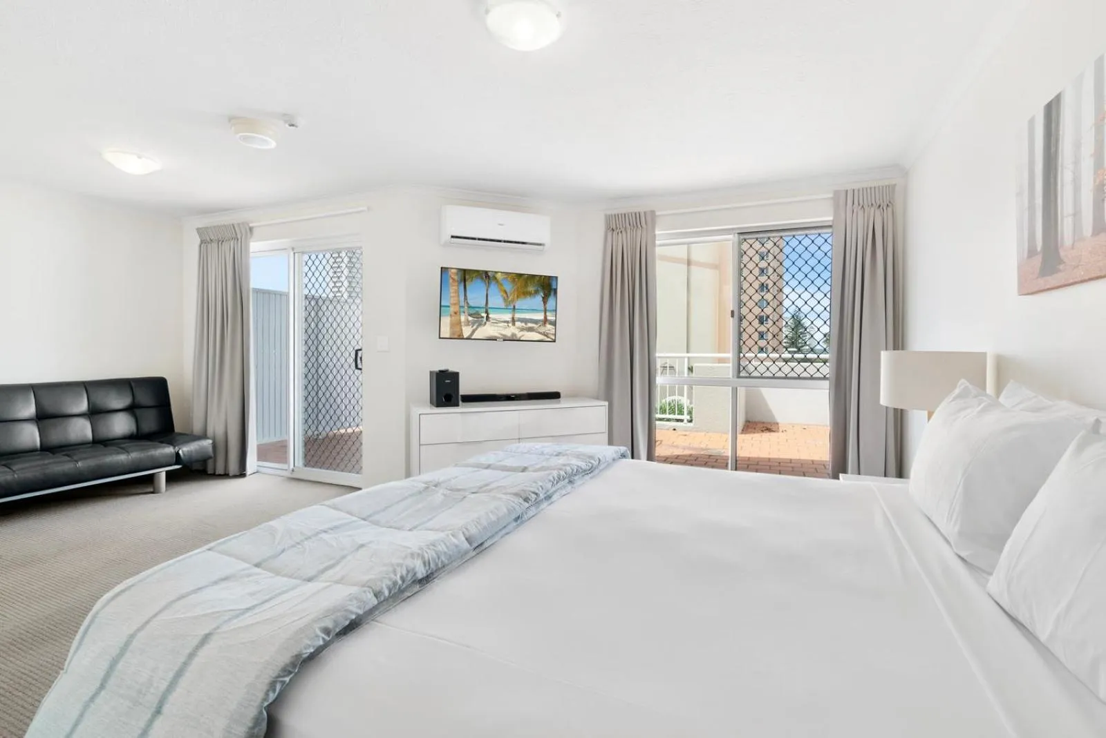 Bedroom, Bed in Markham Court