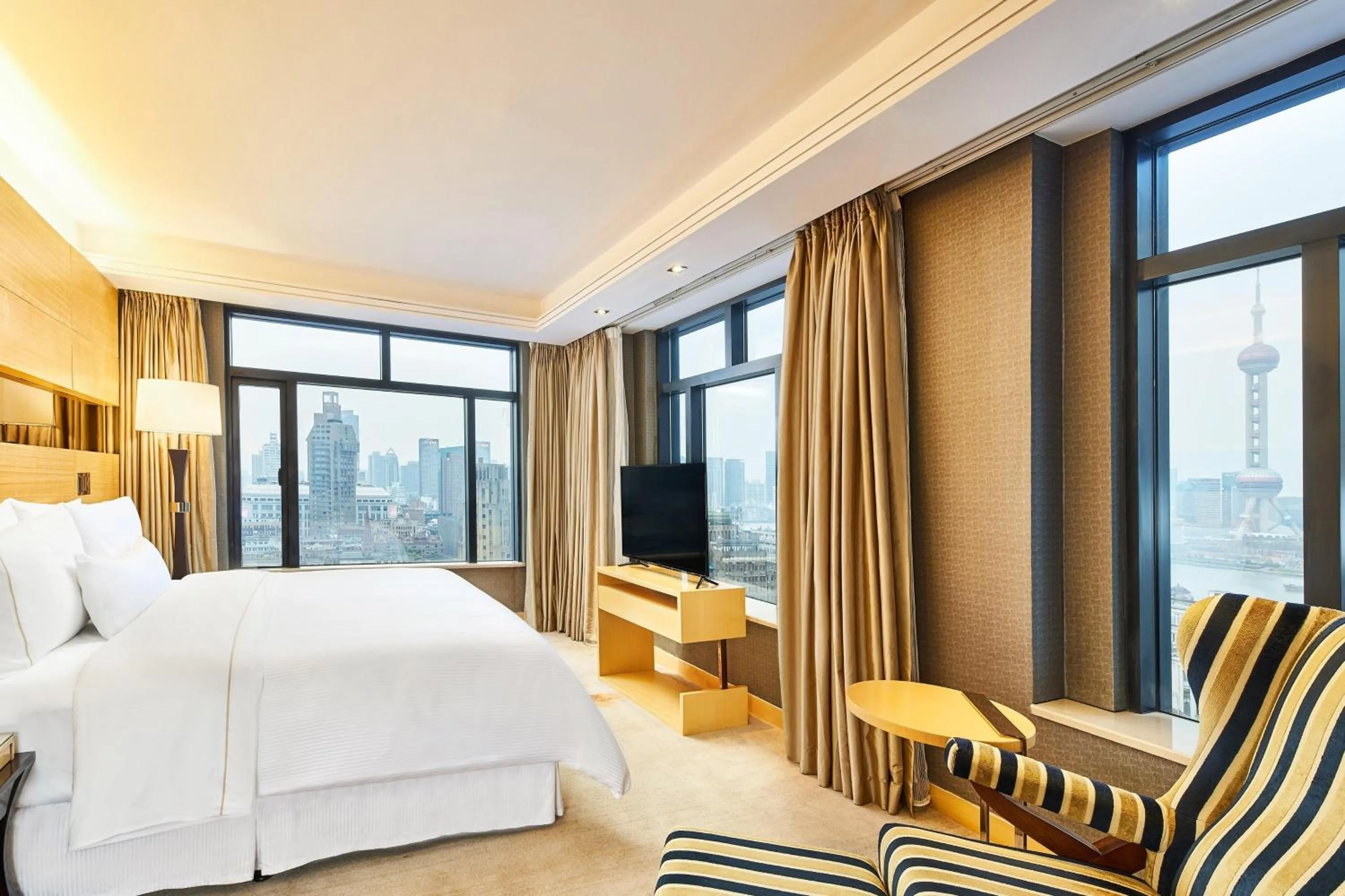 Bedroom, Bed in The Westin Bund Center, Shanghai