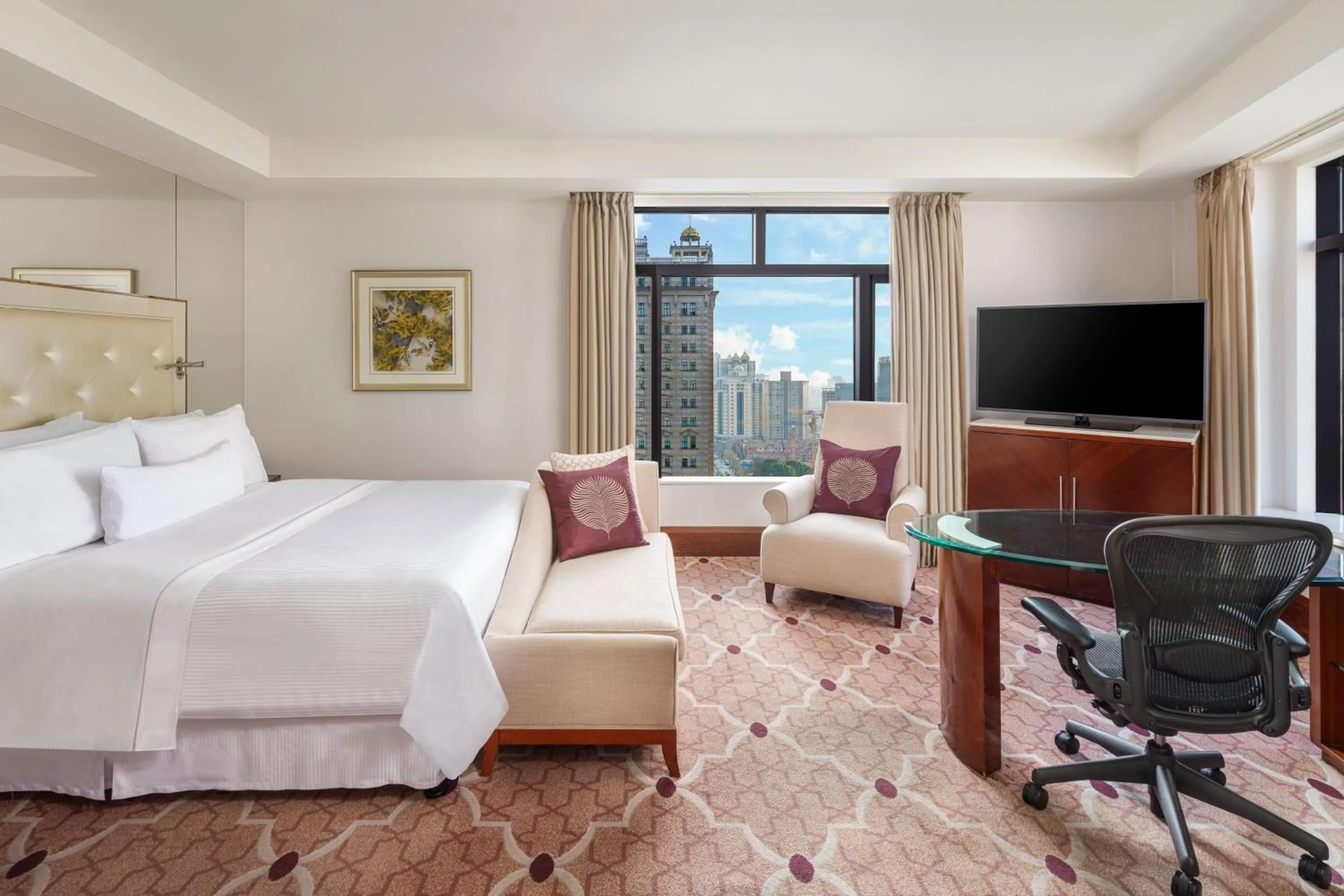 Photo of the whole room, Bed in The Westin Bund Center, Shanghai