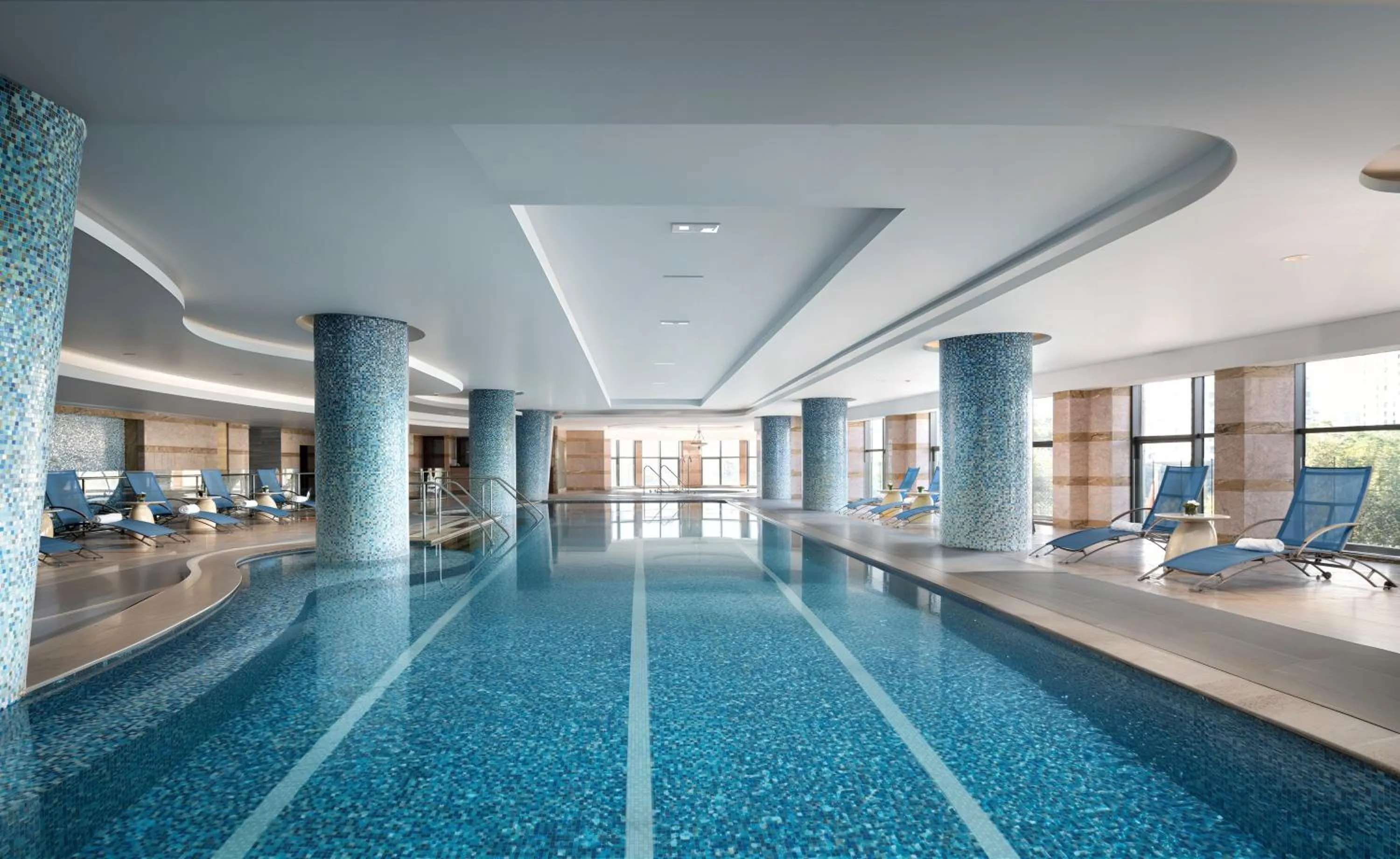 Swimming pool in Sheraton Wenzhou Hotel