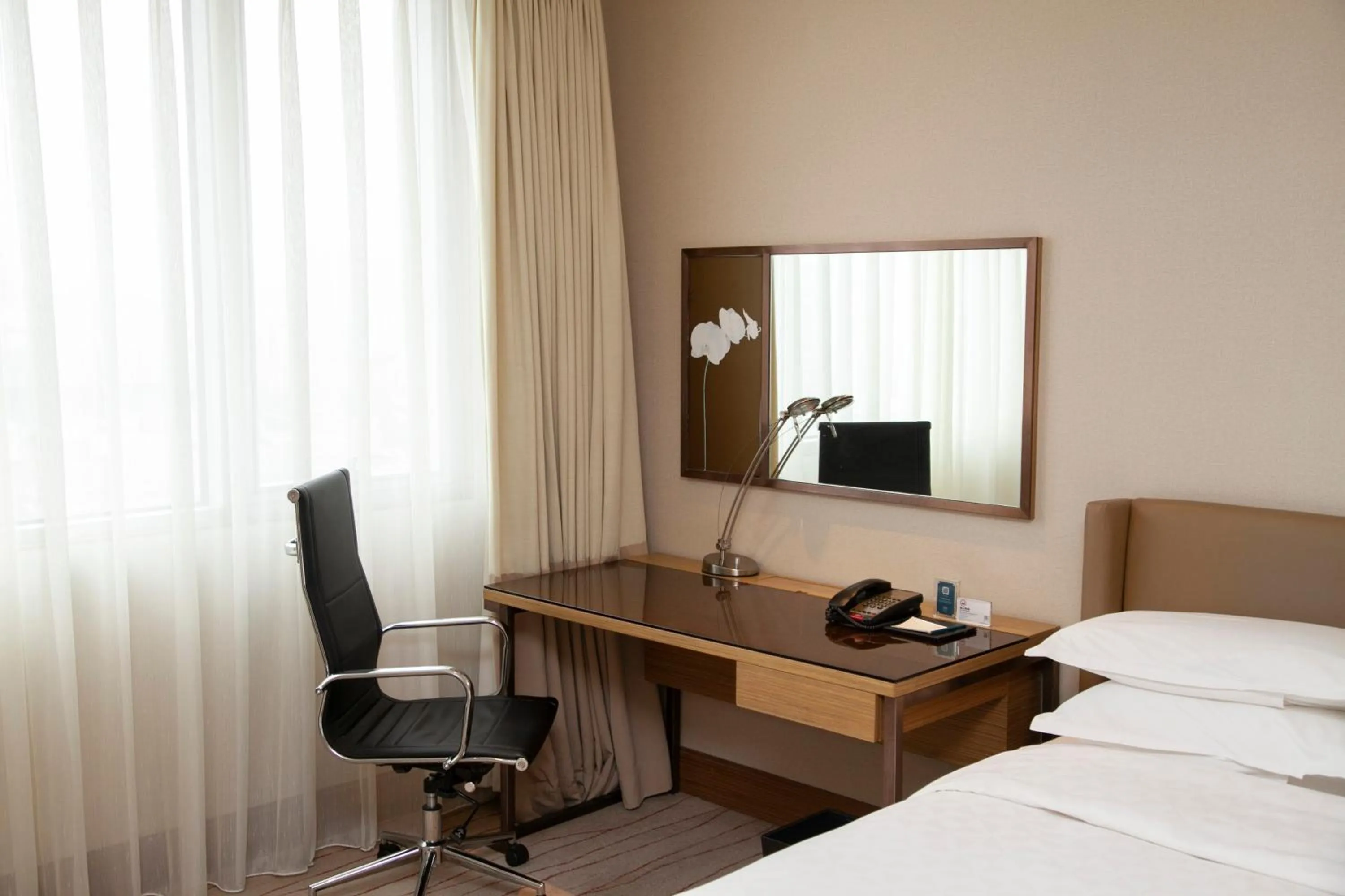 Property building, Bed in Four Points by Sheraton Shanghai, Daning