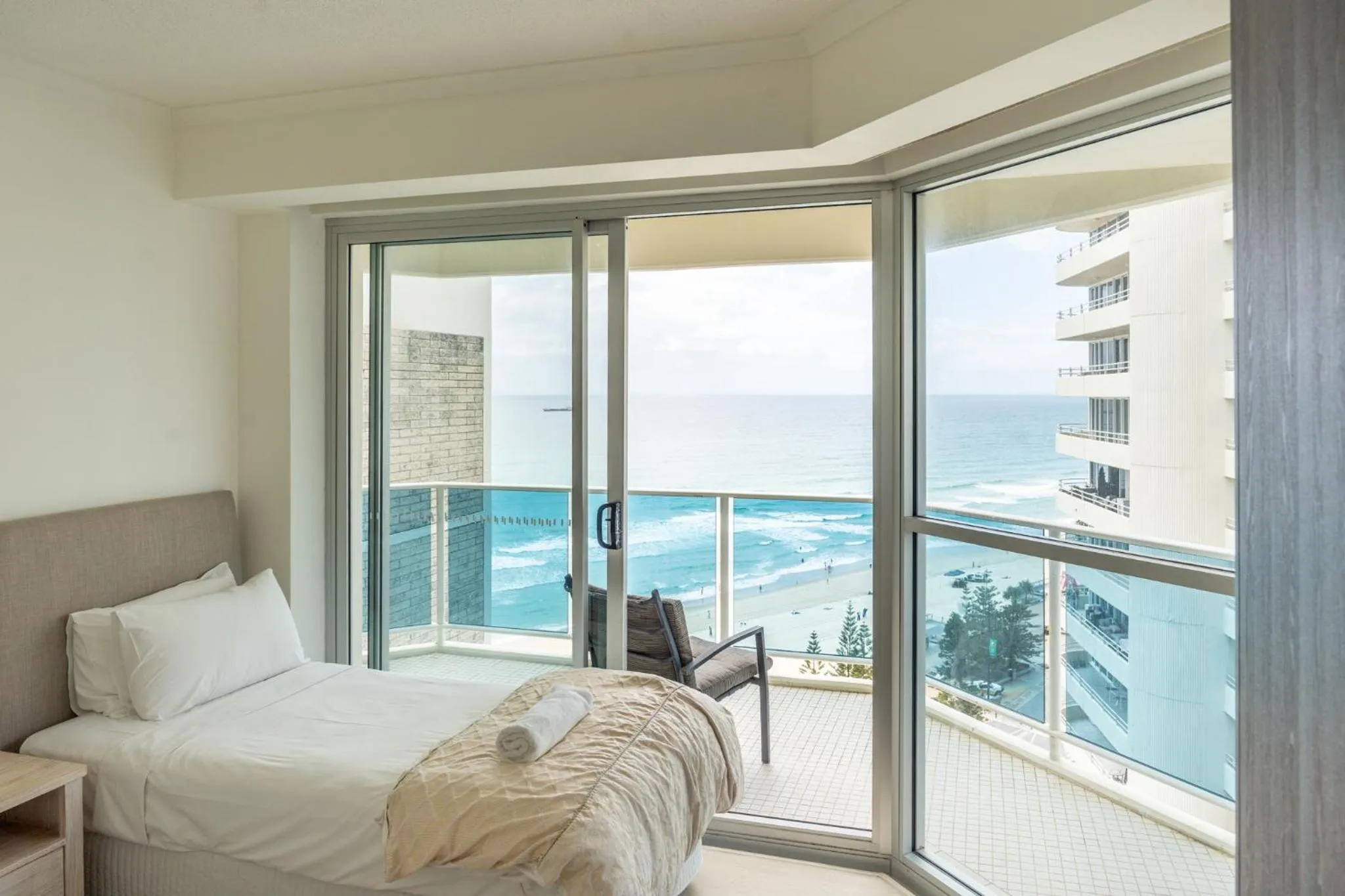 Bedroom, Bed in Grosvenor Beachfront Apartments Surfers Paradise
