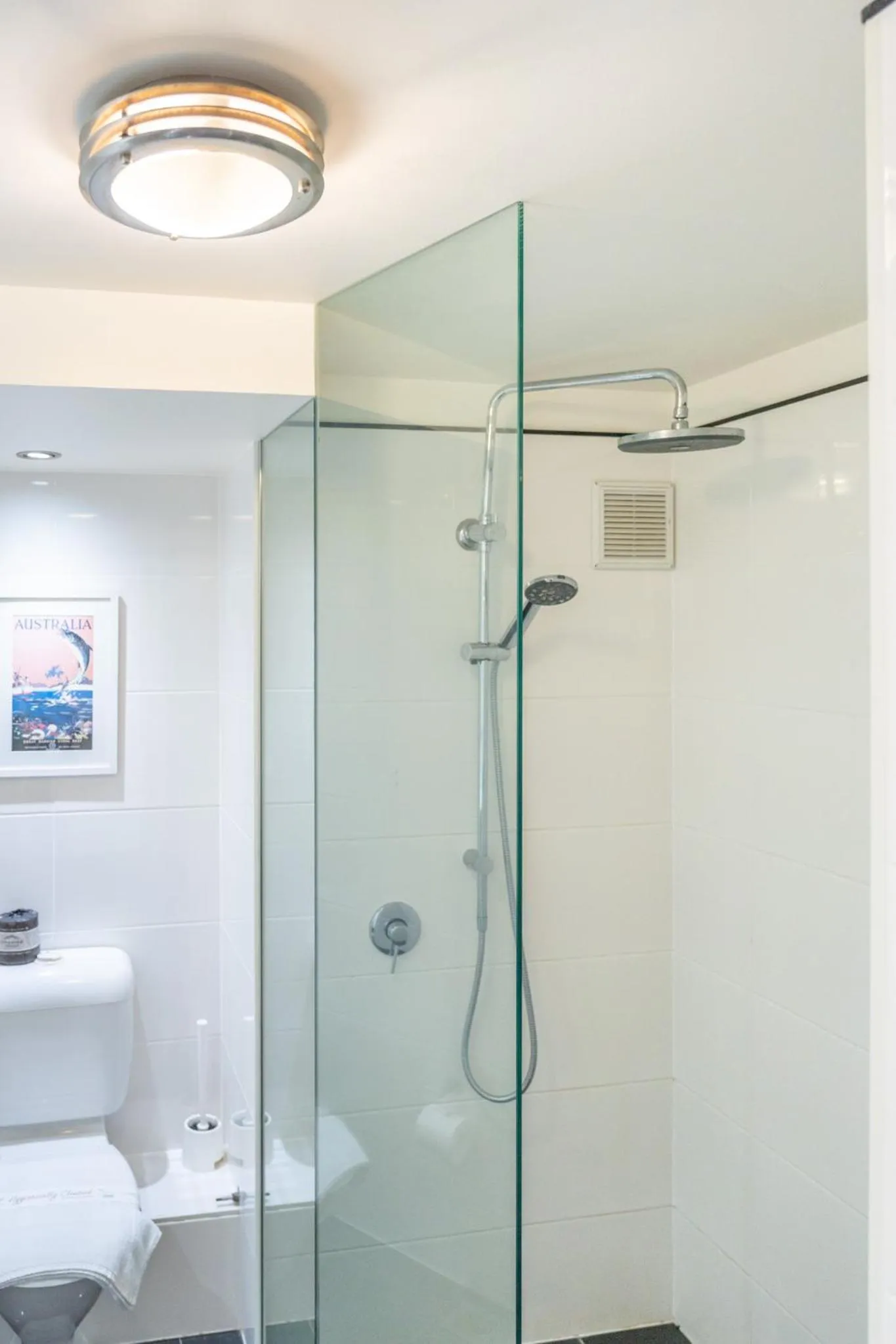 Bathroom in Grosvenor Beachfront Apartments Surfers Paradise