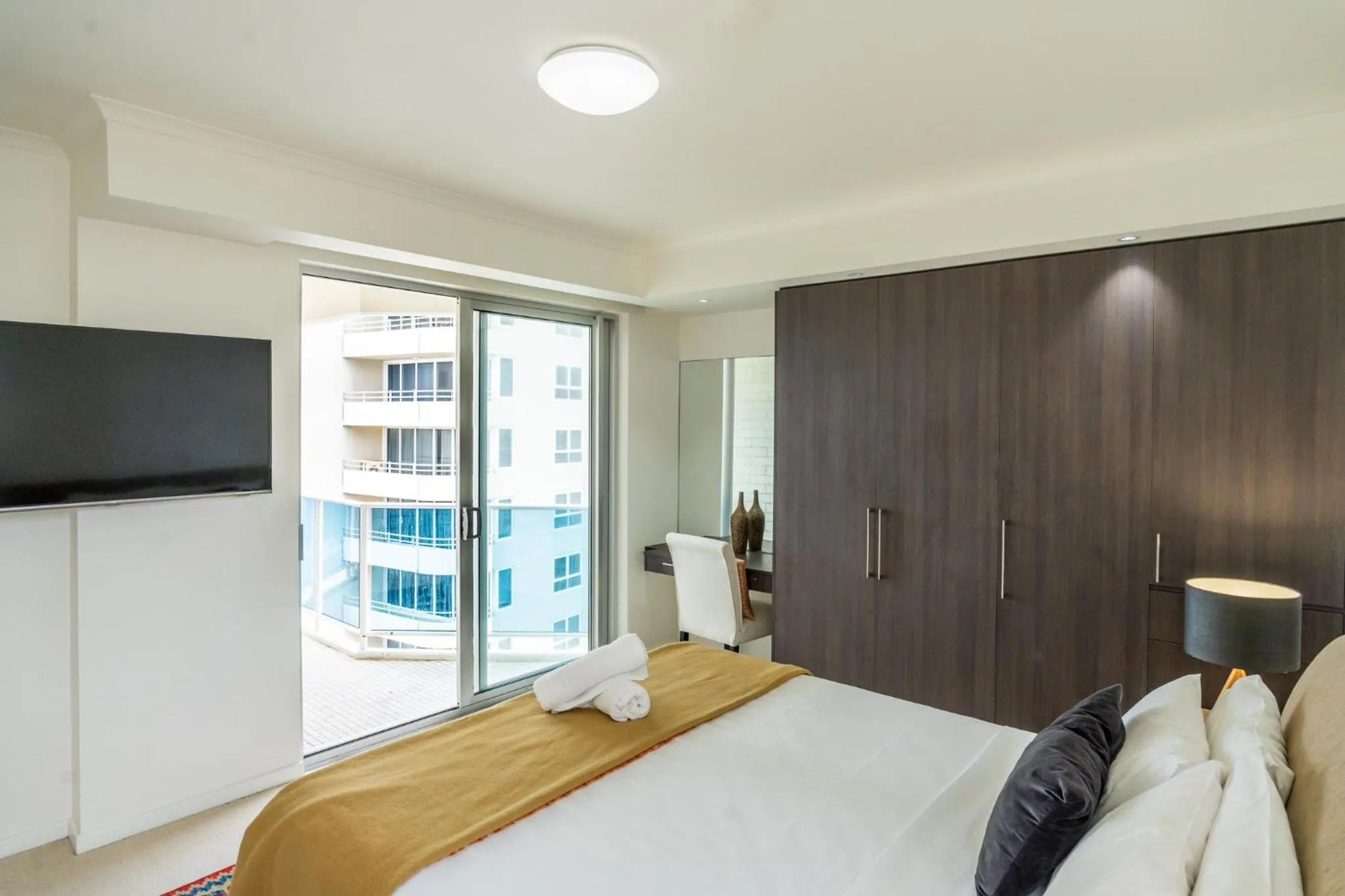 Bedroom, Bed in Grosvenor Beachfront Apartments Surfers Paradise