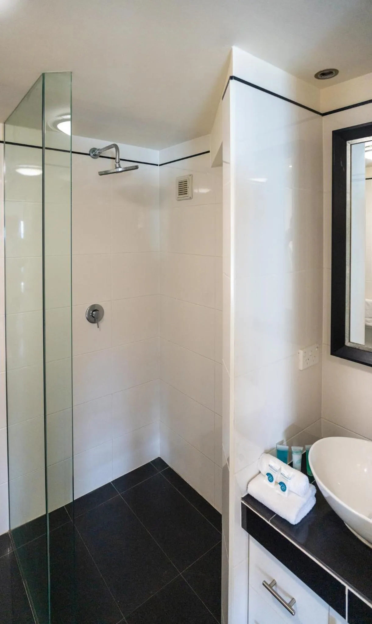 Bathroom in Grosvenor Beachfront Apartments Surfers Paradise