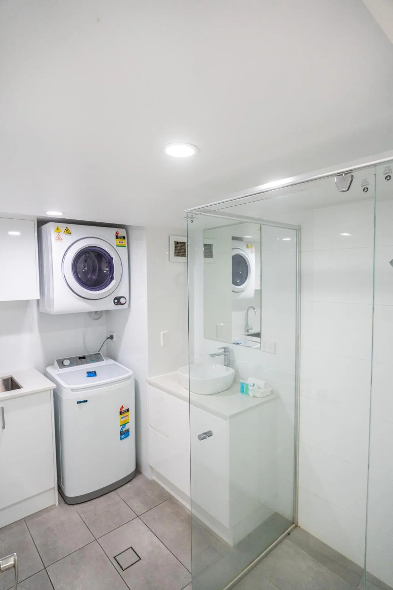 Bathroom in Grosvenor Beachfront Apartments Surfers Paradise