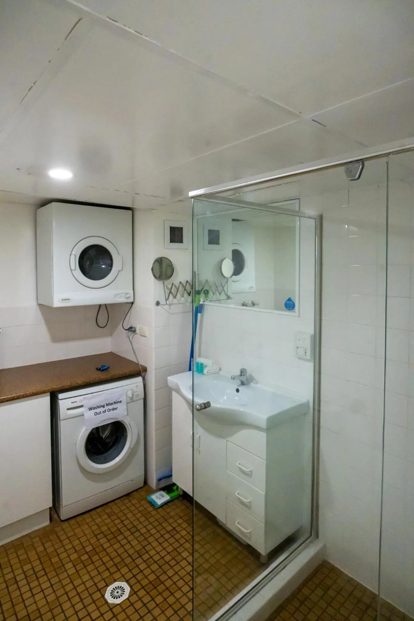 Bathroom in Grosvenor Beachfront Apartments Surfers Paradise