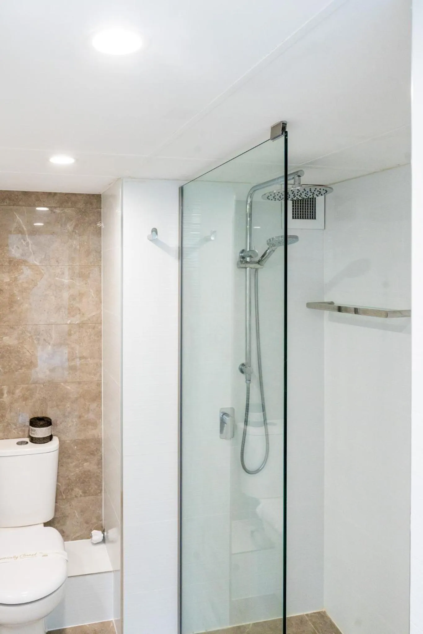 Bathroom in Grosvenor Beachfront Apartments Surfers Paradise