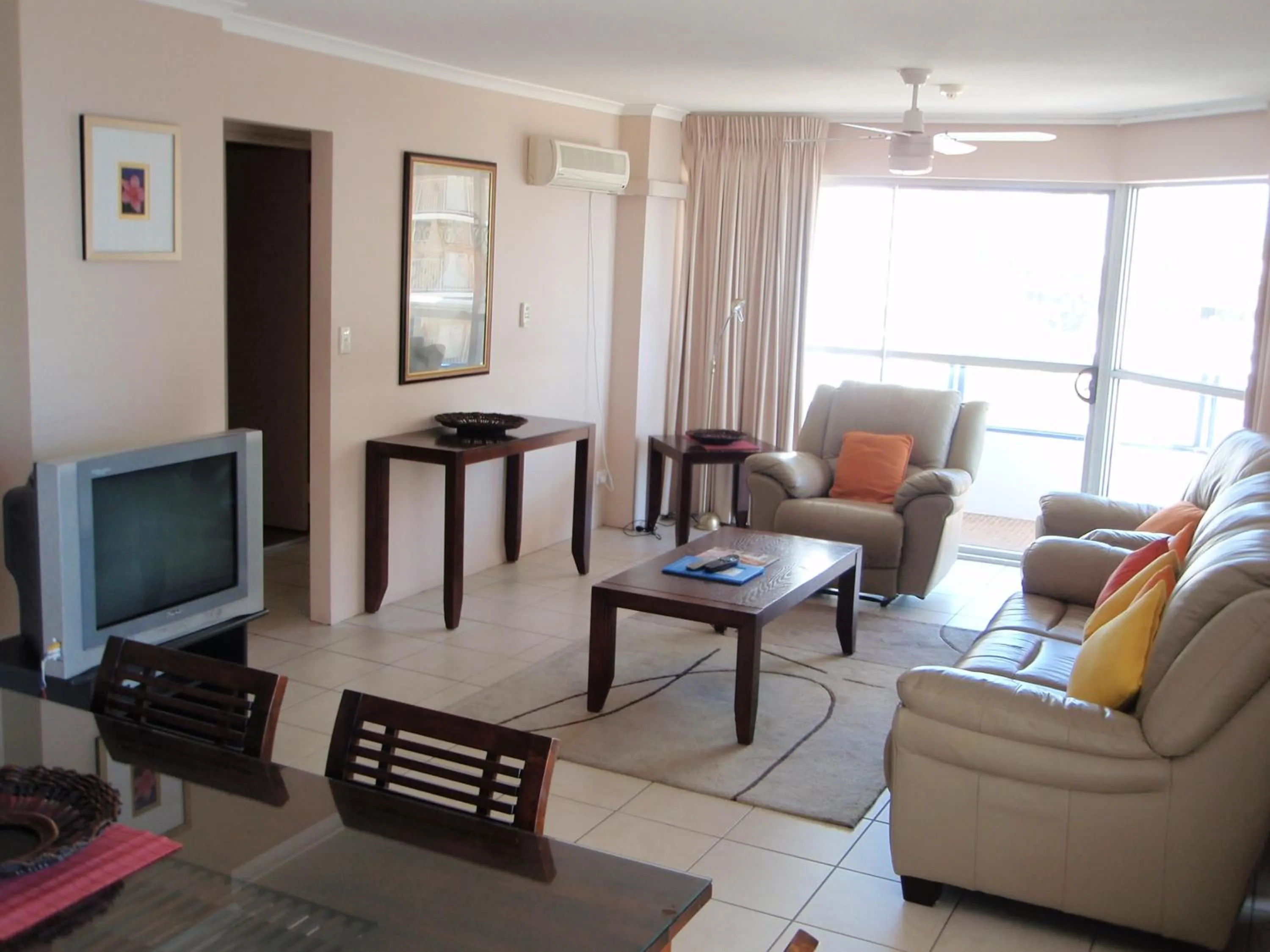 Living room in Grosvenor Beachfront Apartments Surfers Paradise