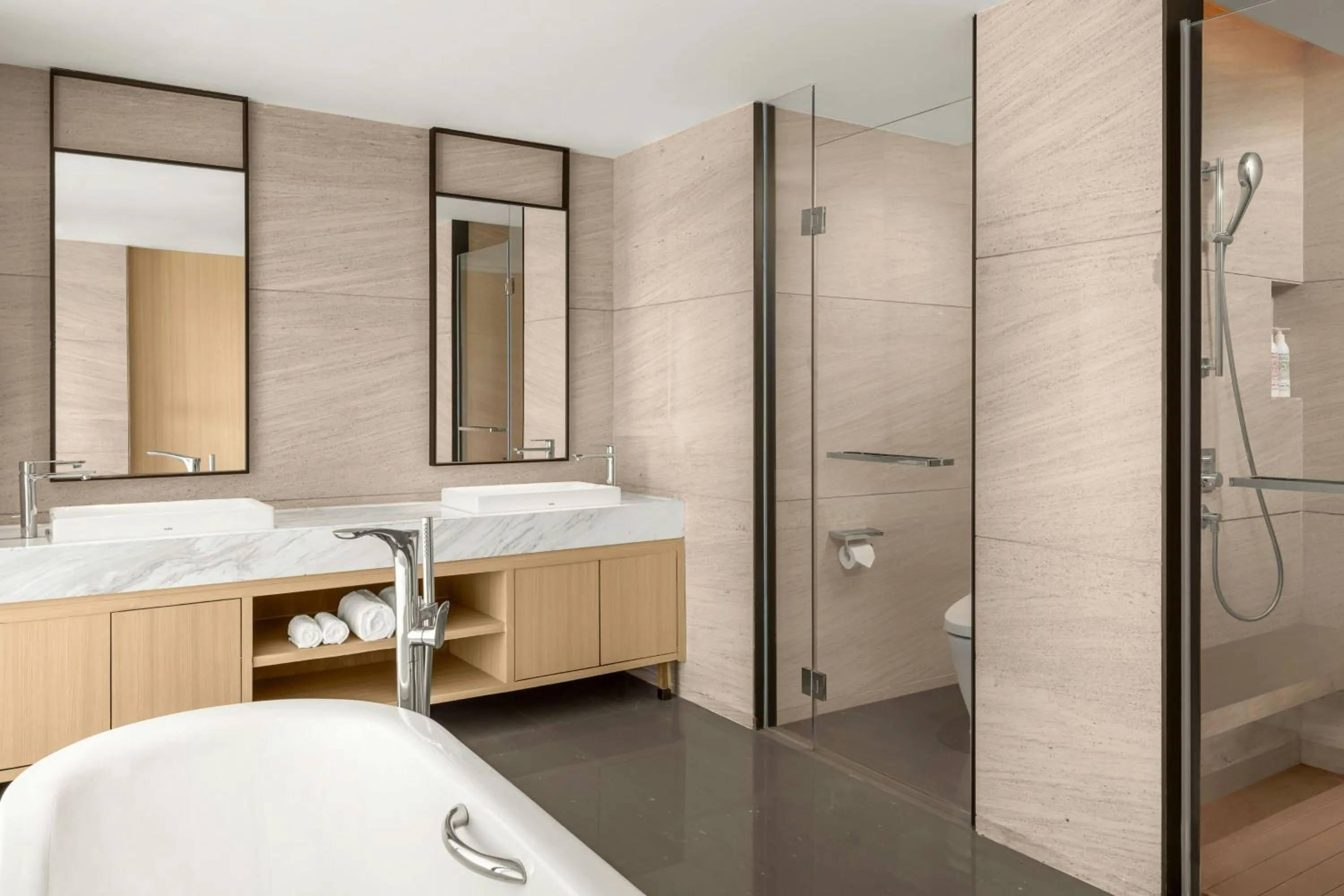 Photo of the whole room in Le Méridien Shanghai Sheshan