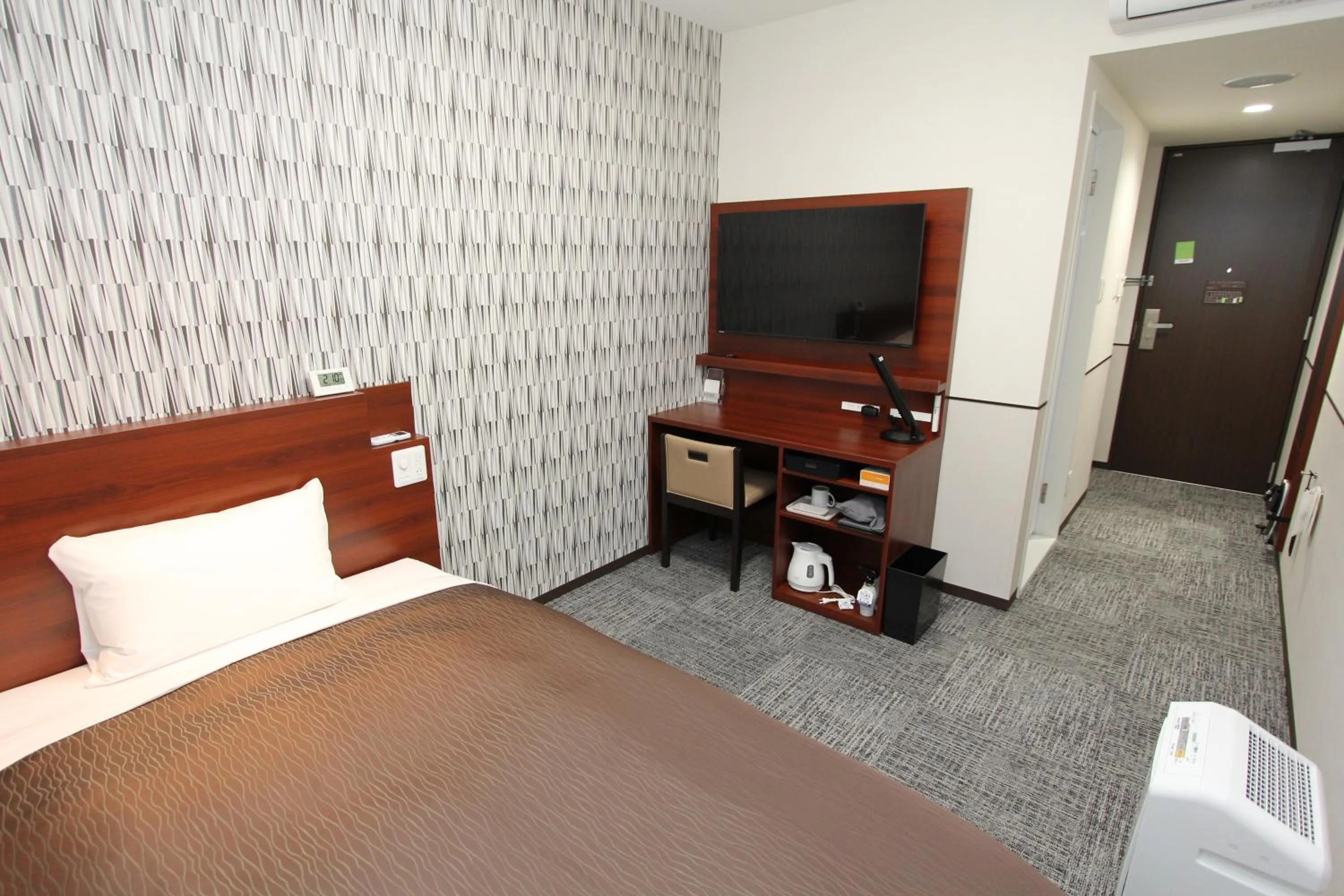Photo of the whole room, Bed in Hotel 1-2-3 Fukuyama
