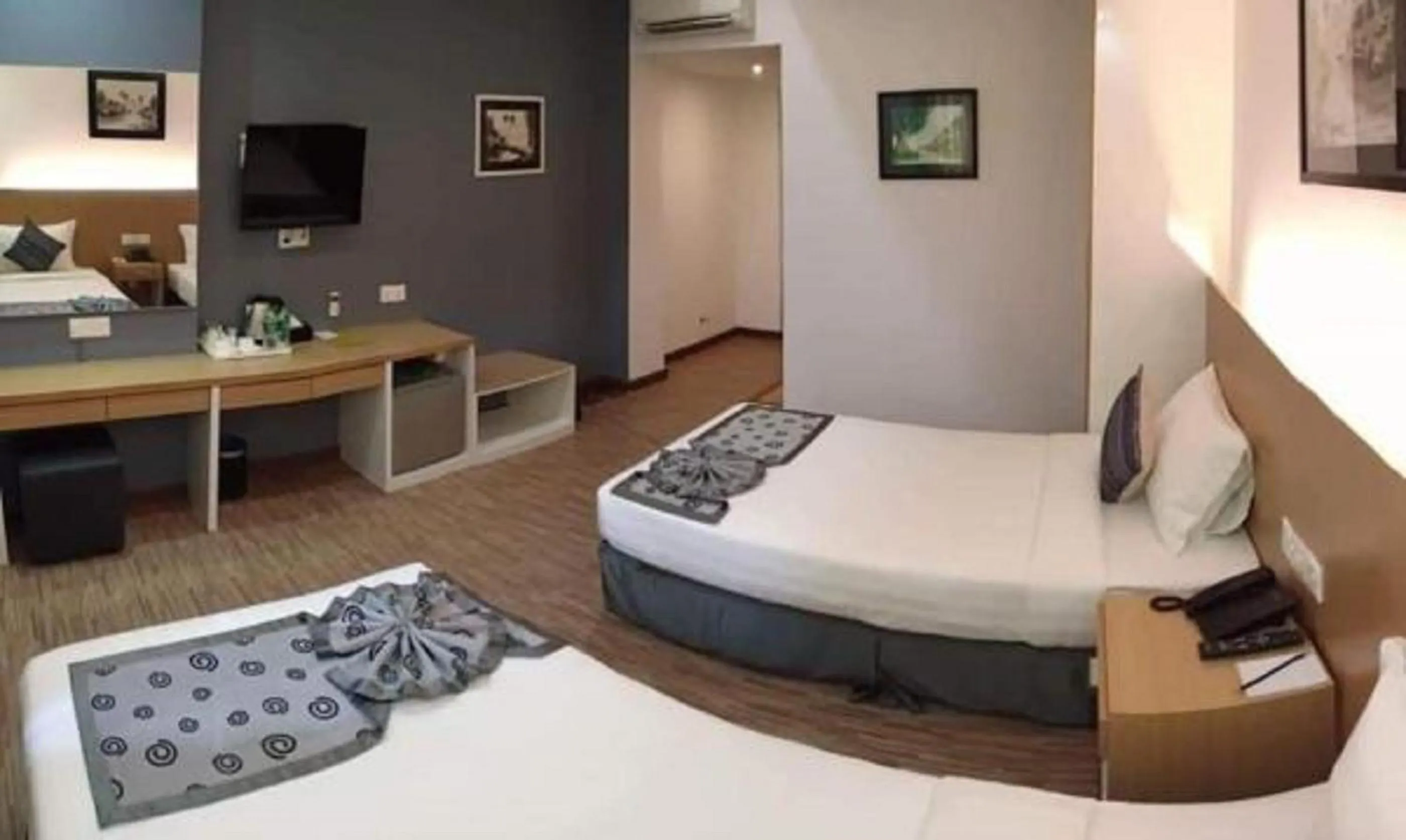 Bedroom in Botahtaung Hotel