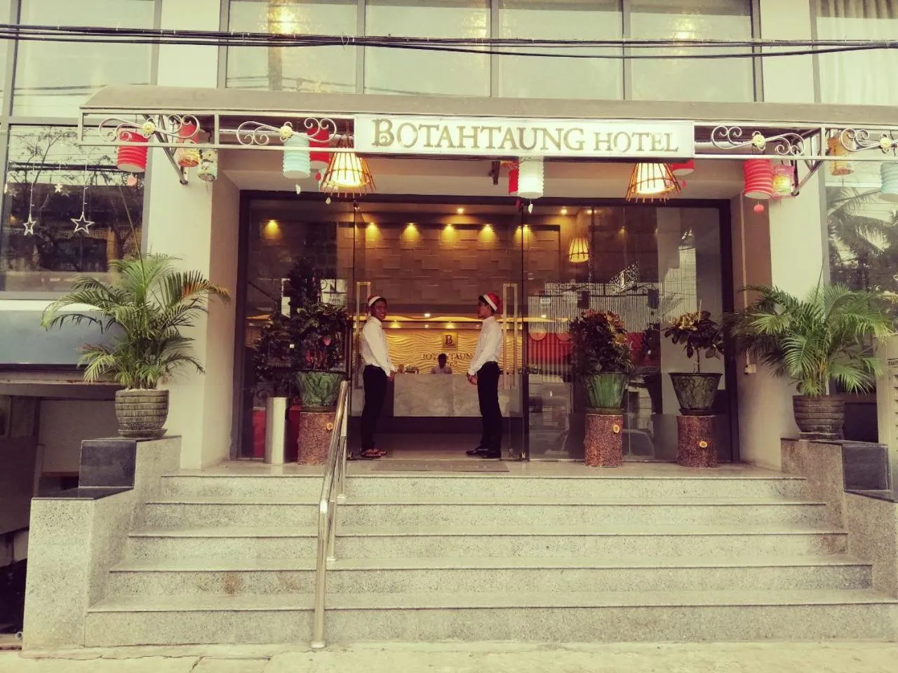 Balcony/Terrace in Botahtaung Hotel