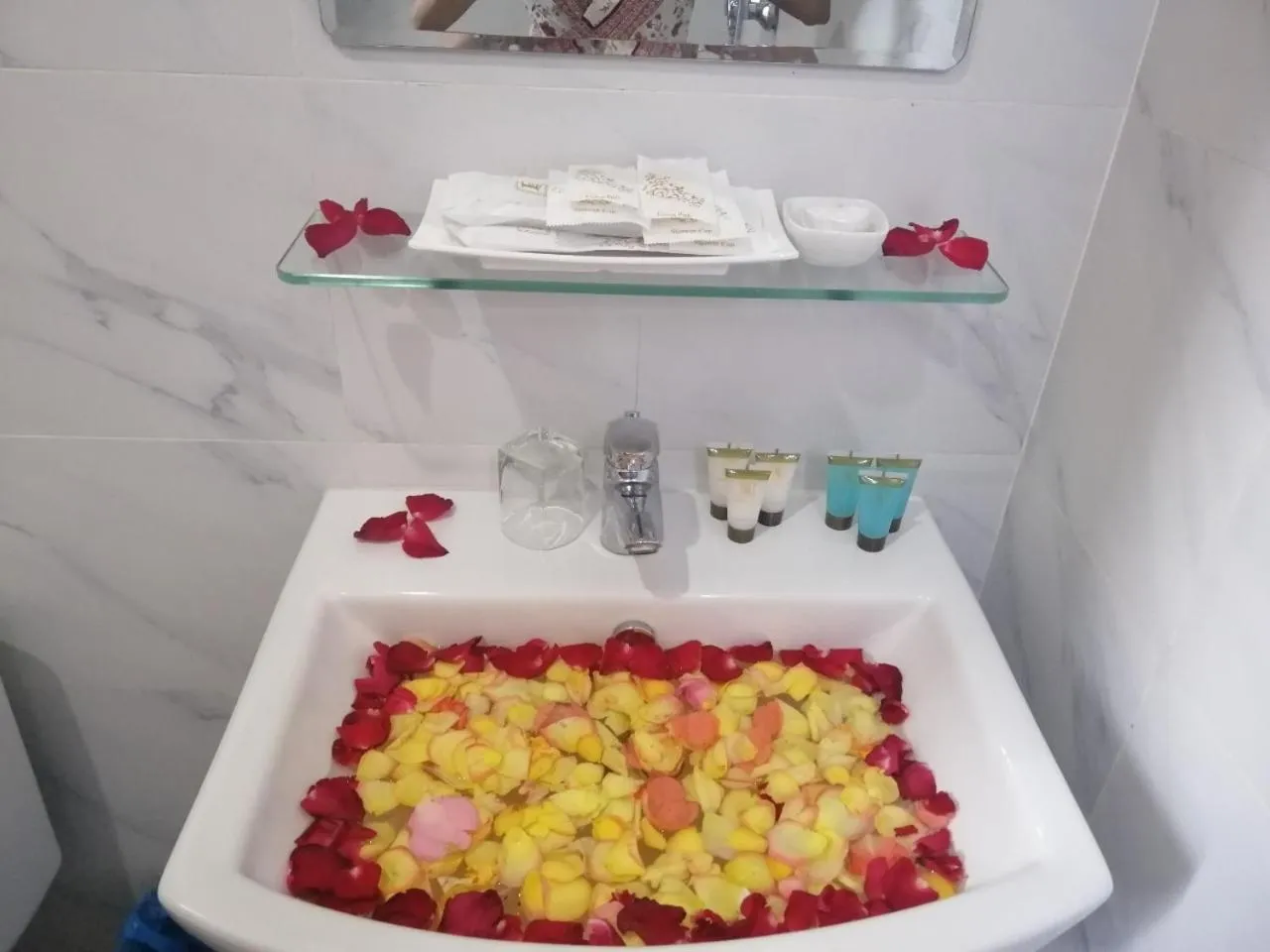 Bathroom in Botahtaung Hotel