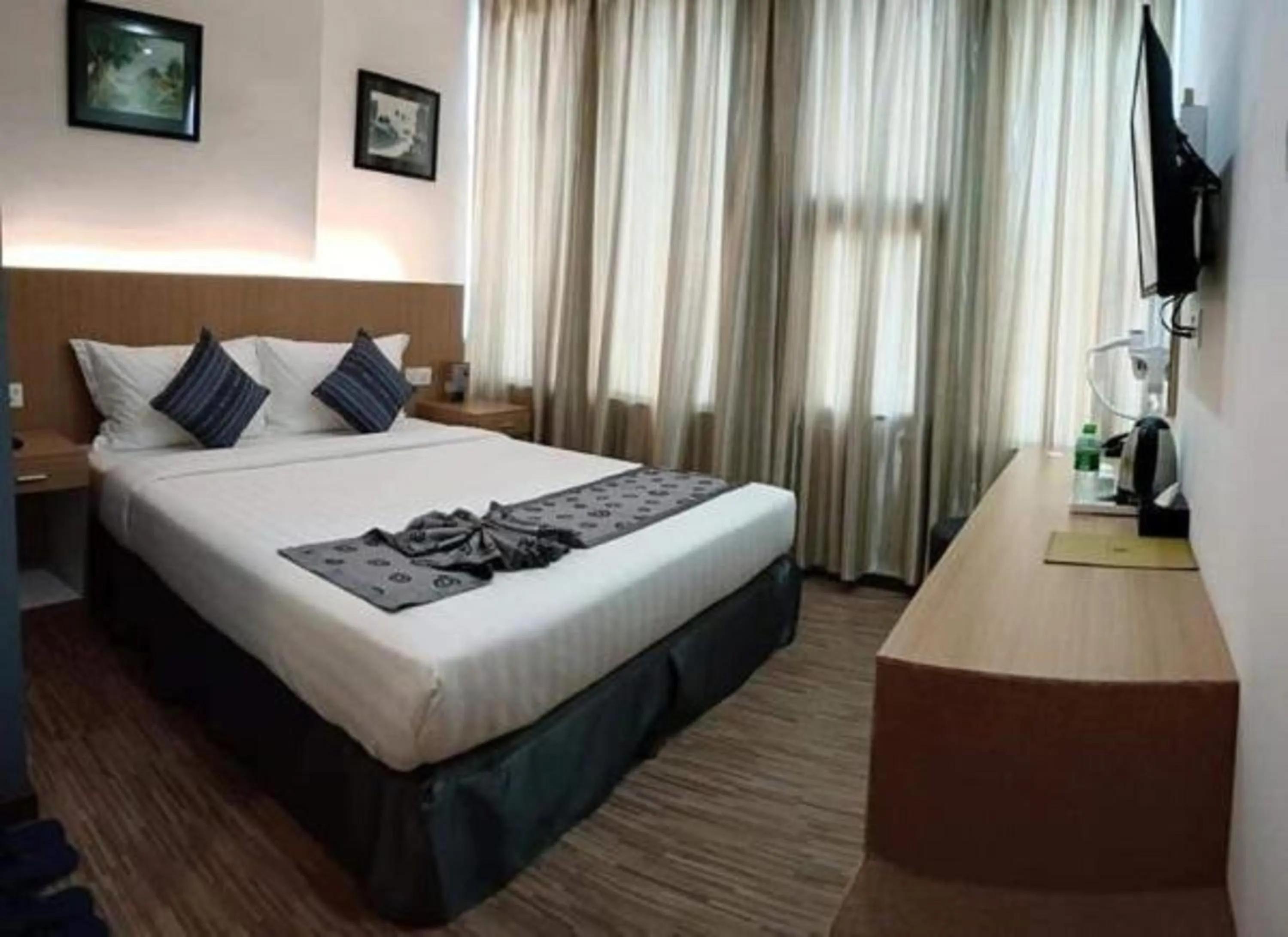 Bedroom in Botahtaung Hotel