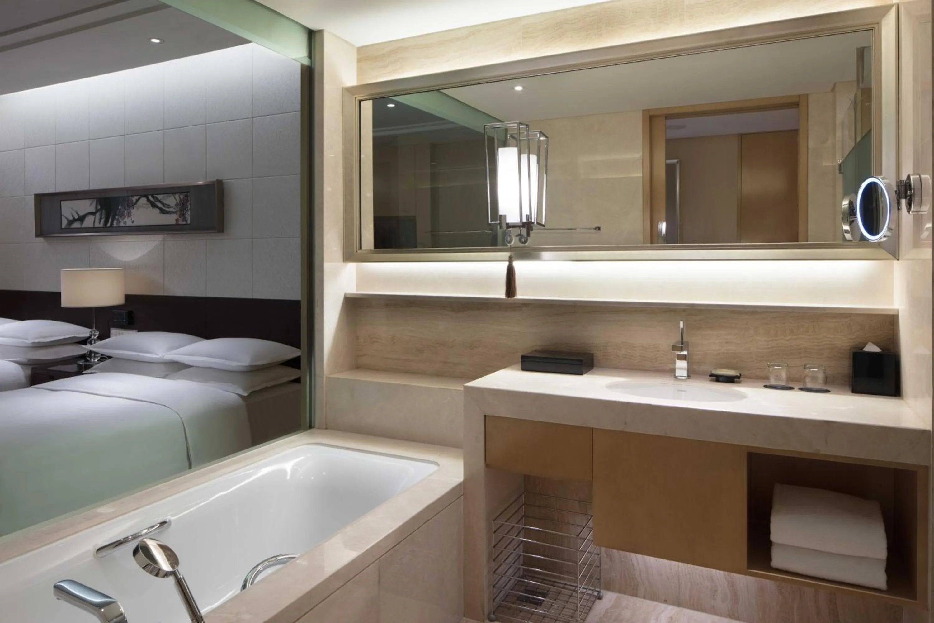 Bathroom, Bed in Sheraton Wuxi Binhu Hotel