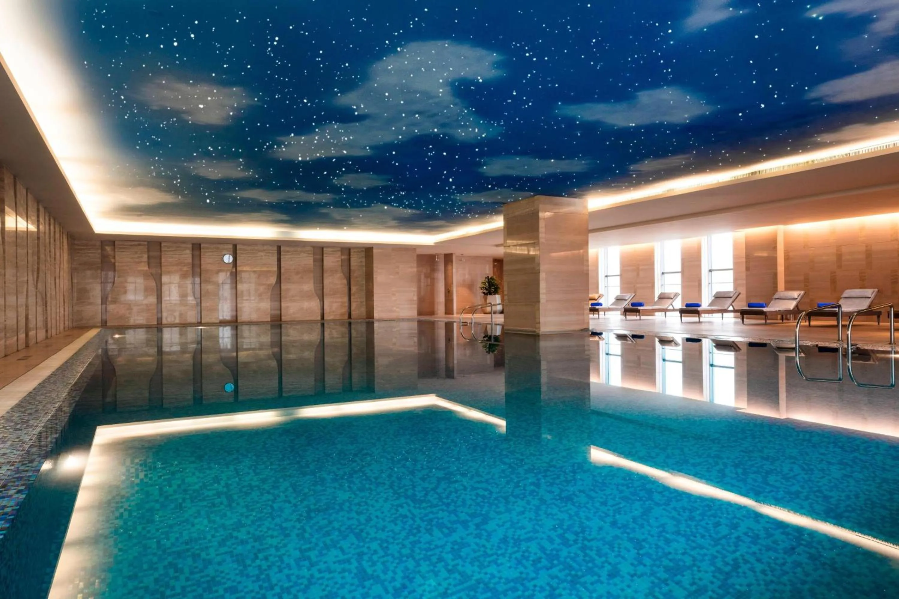 Swimming pool in Sheraton Wuxi Binhu Hotel