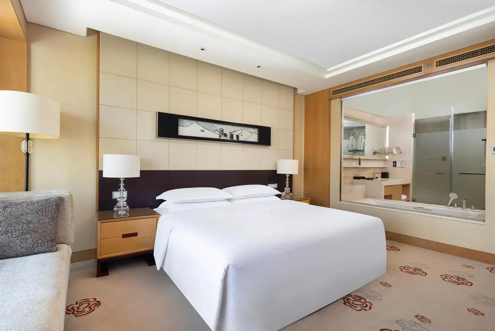 Business King Room with Mountain View in Sheraton Wuxi Binhu Hotel Business King Room with Mountain View in Sheraton Wuxi Binhu Hotel