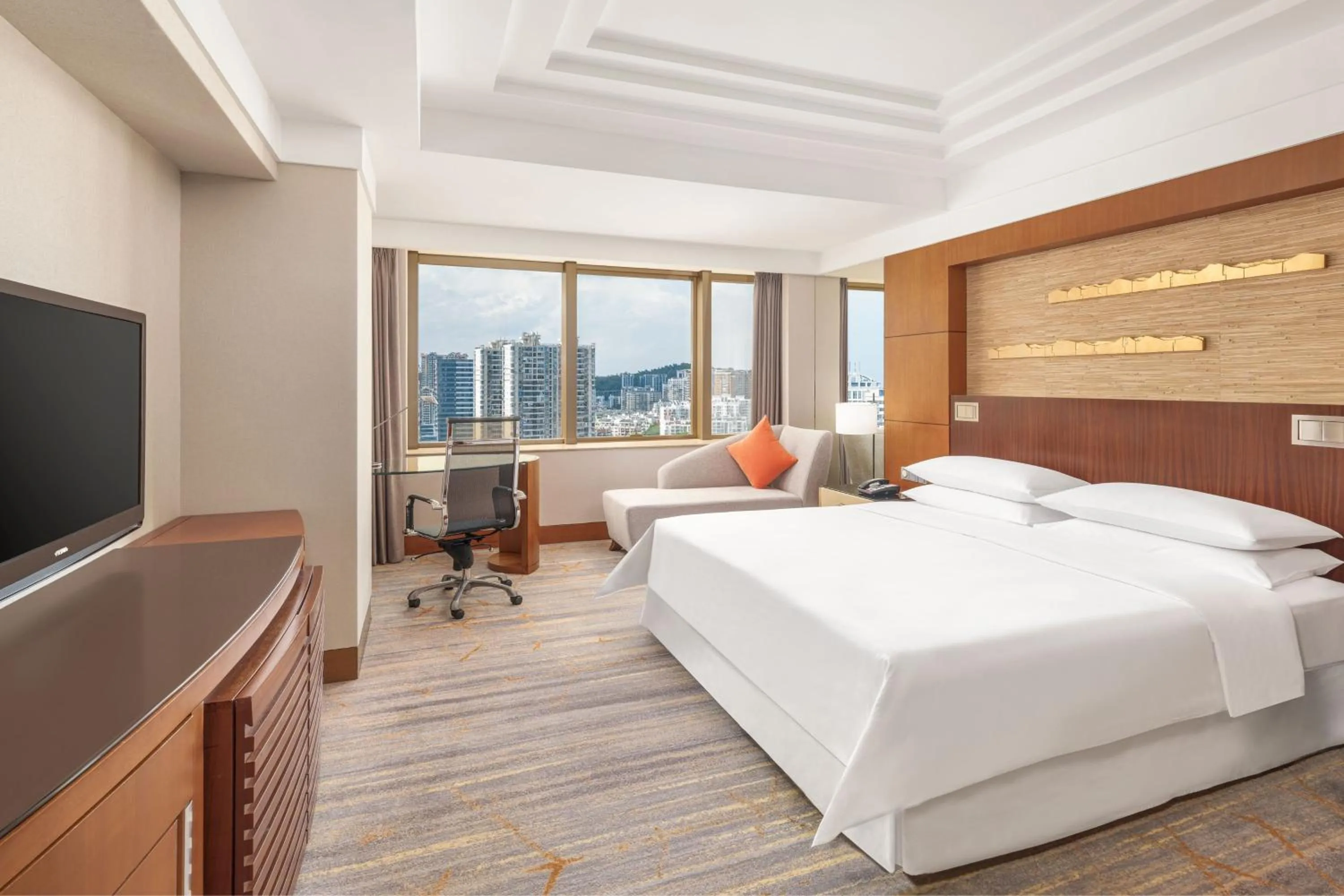 Photo of the whole room, Bed in Sheraton Xiamen Hotel