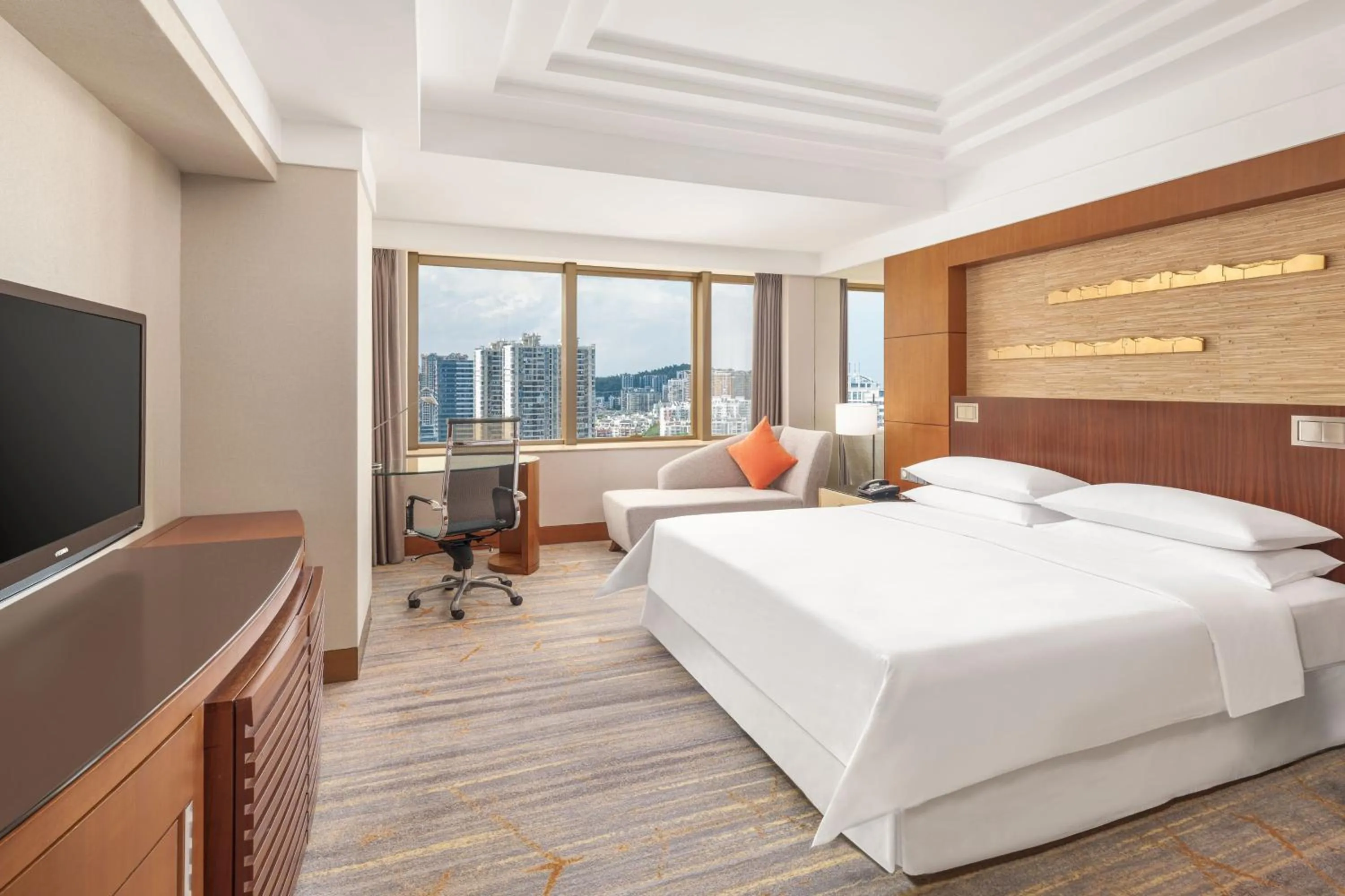 Photo of the whole room, Bed in Sheraton Xiamen Hotel