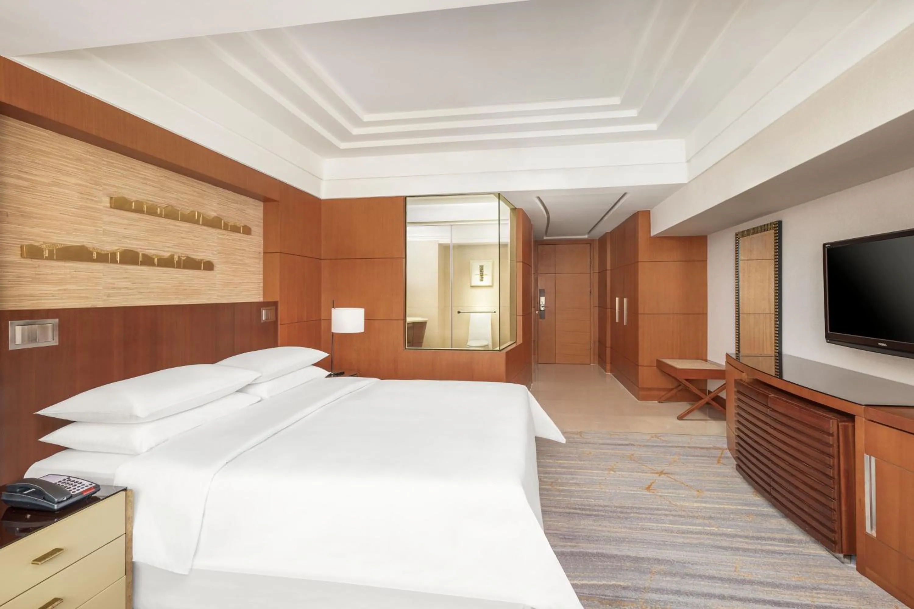 Photo of the whole room, Bed in Sheraton Xiamen Hotel