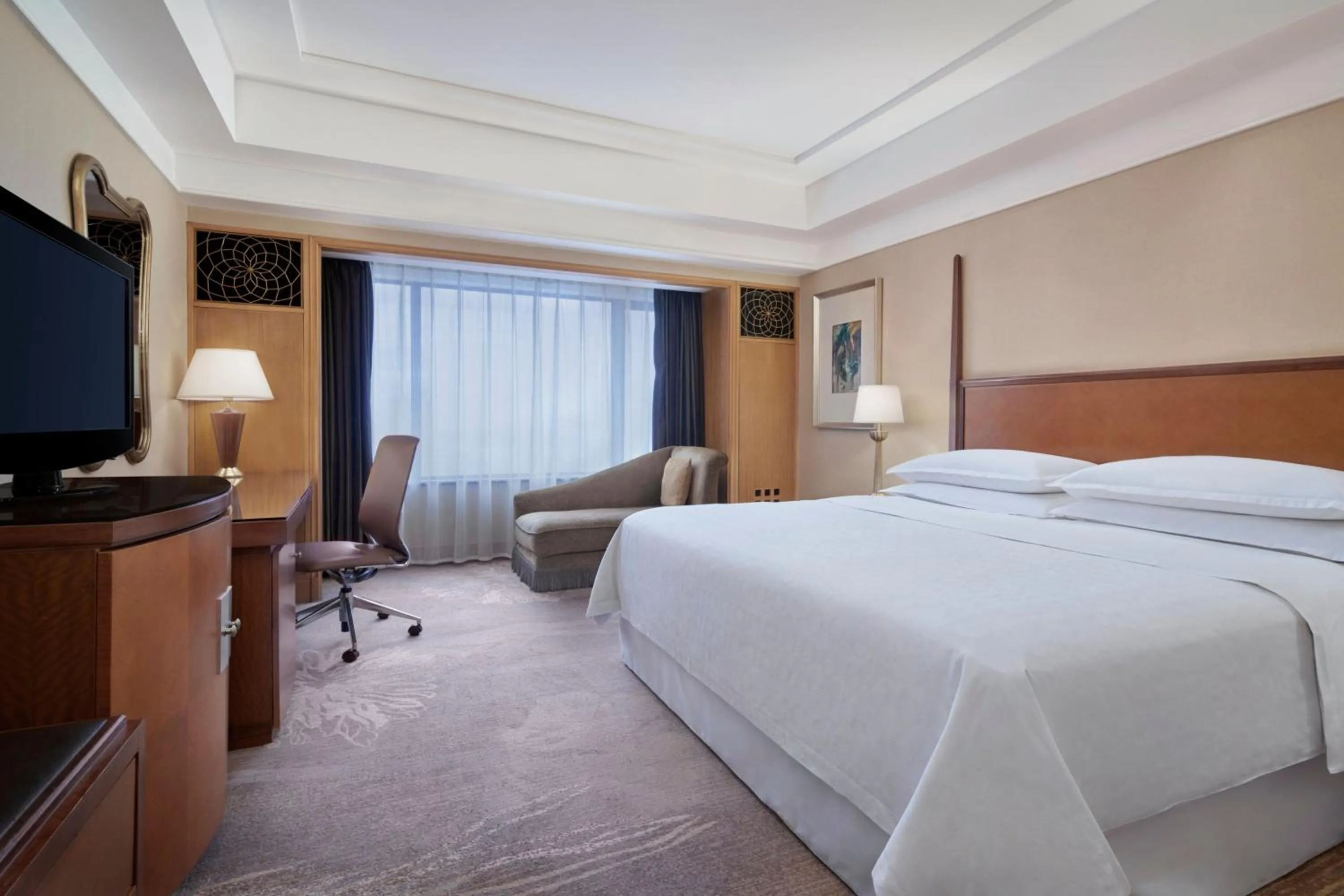 Photo of the whole room, Bed in Sheraton Xi'an Hotel