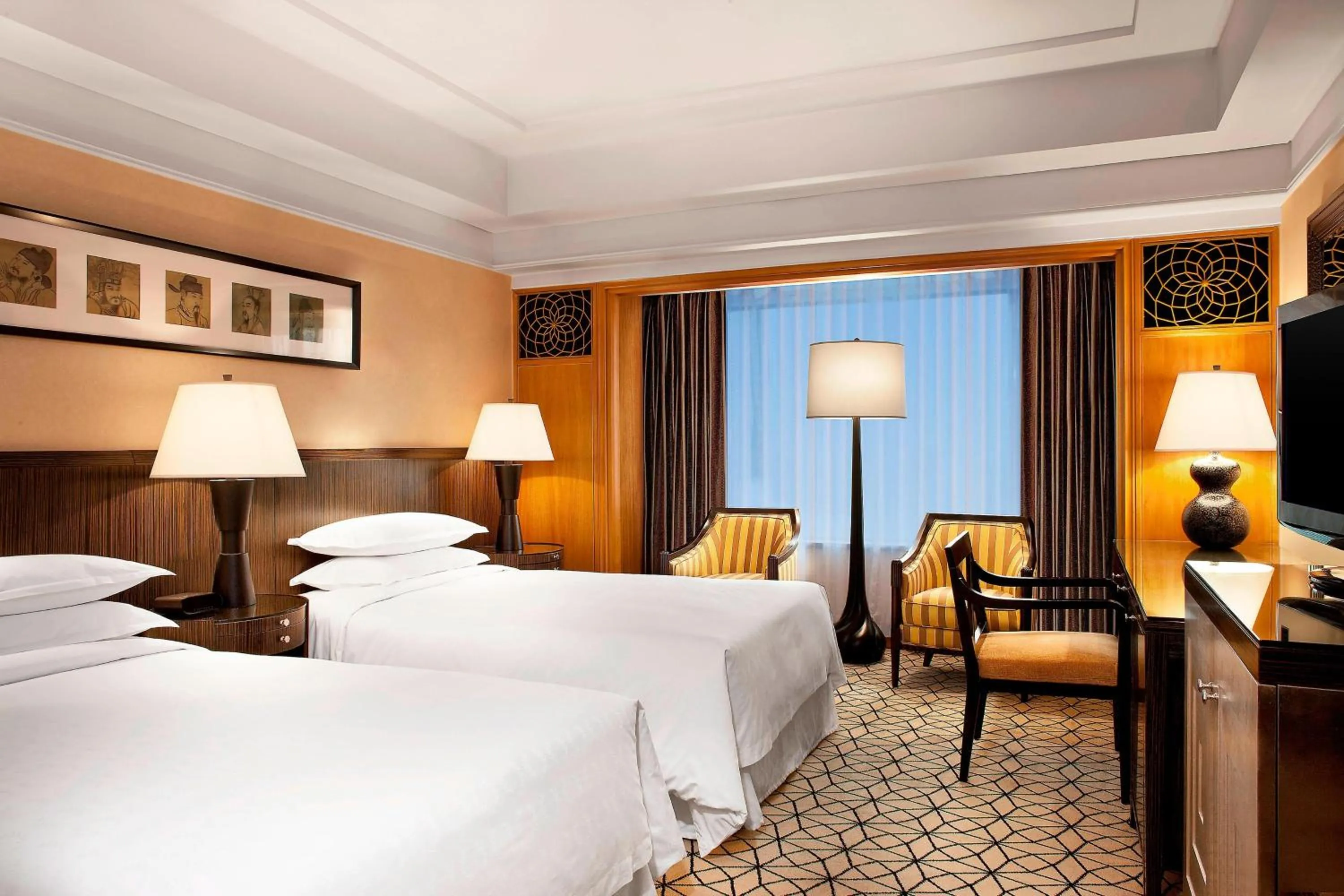 Photo of the whole room, Bed in Sheraton Xi'an Hotel