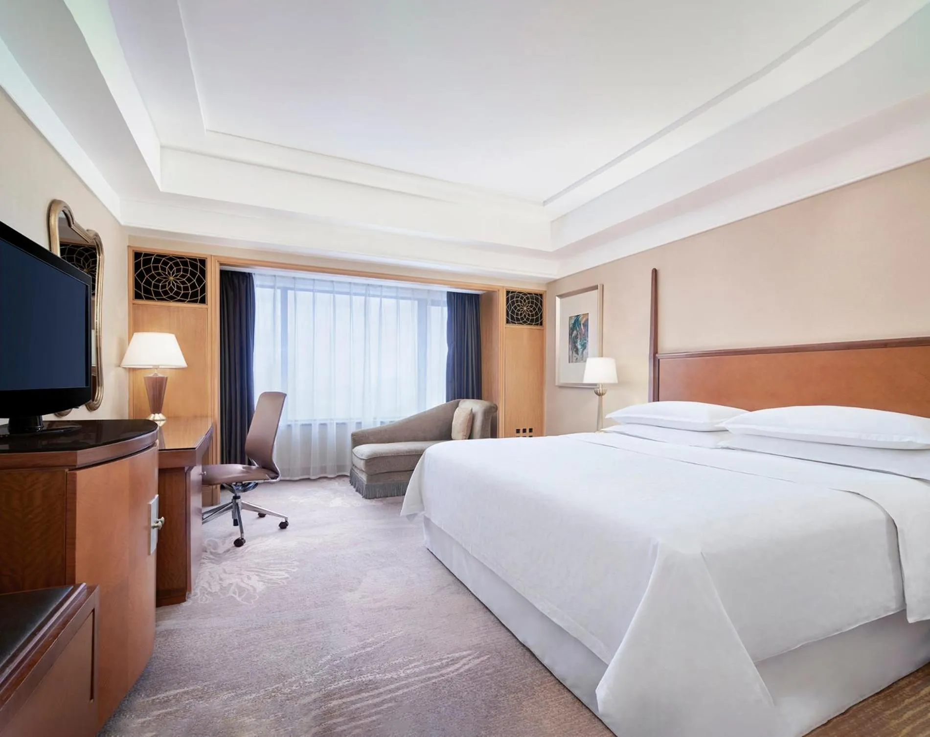 Photo of the whole room, Bed in Sheraton Xi'an Hotel