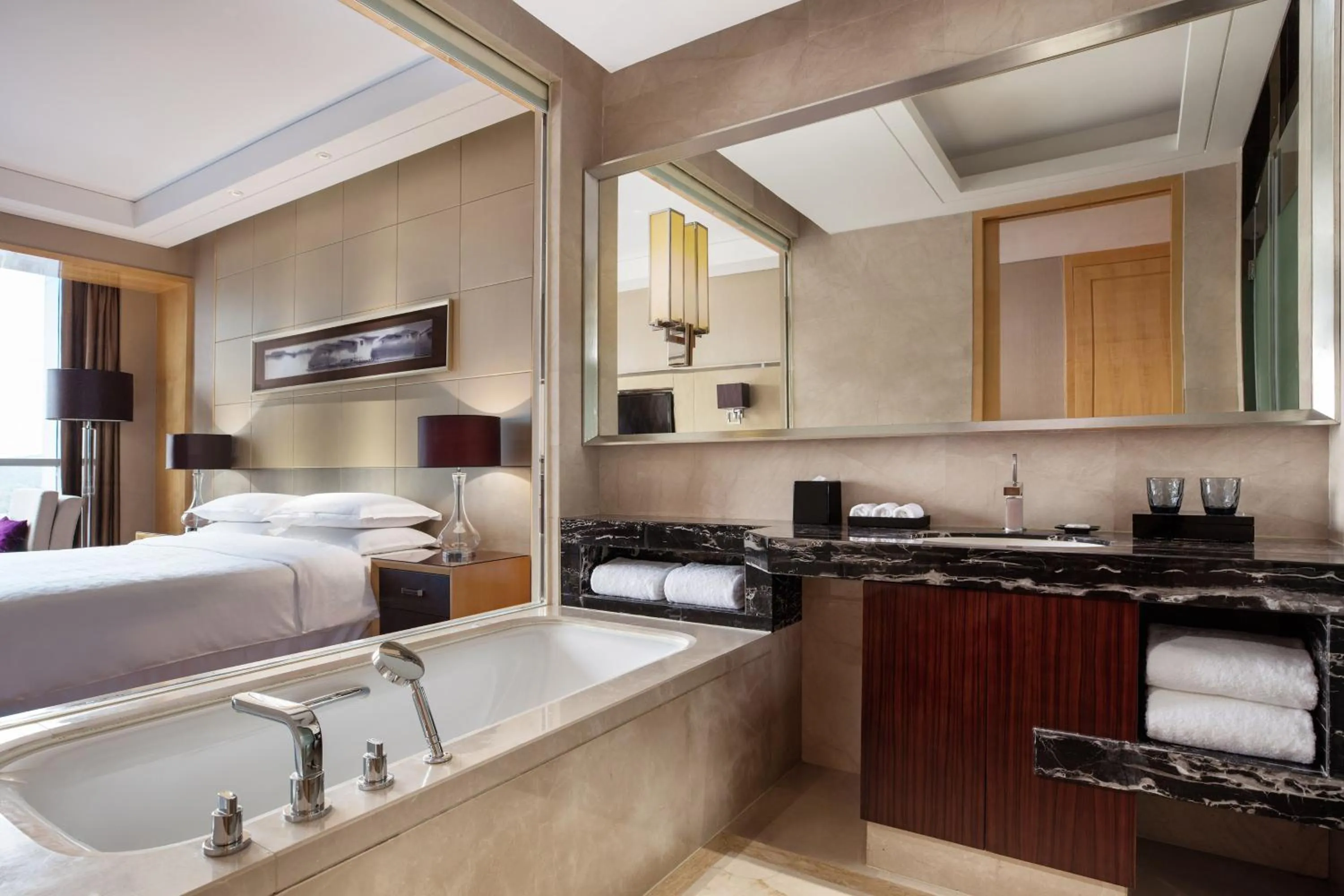 Bathroom, Bed in Sheraton Zhenjiang Hotel