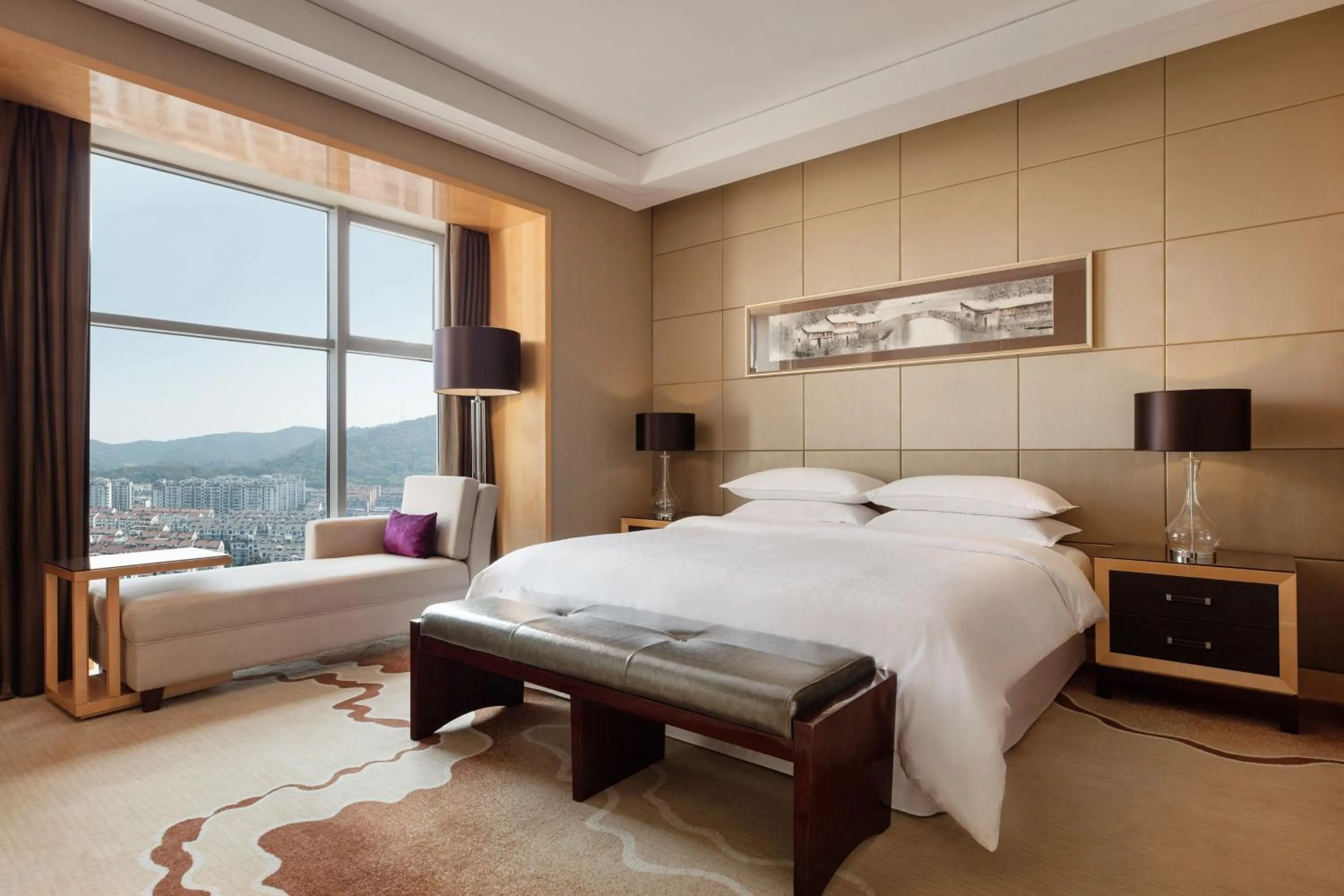Photo of the whole room, Bed in Sheraton Zhenjiang Hotel