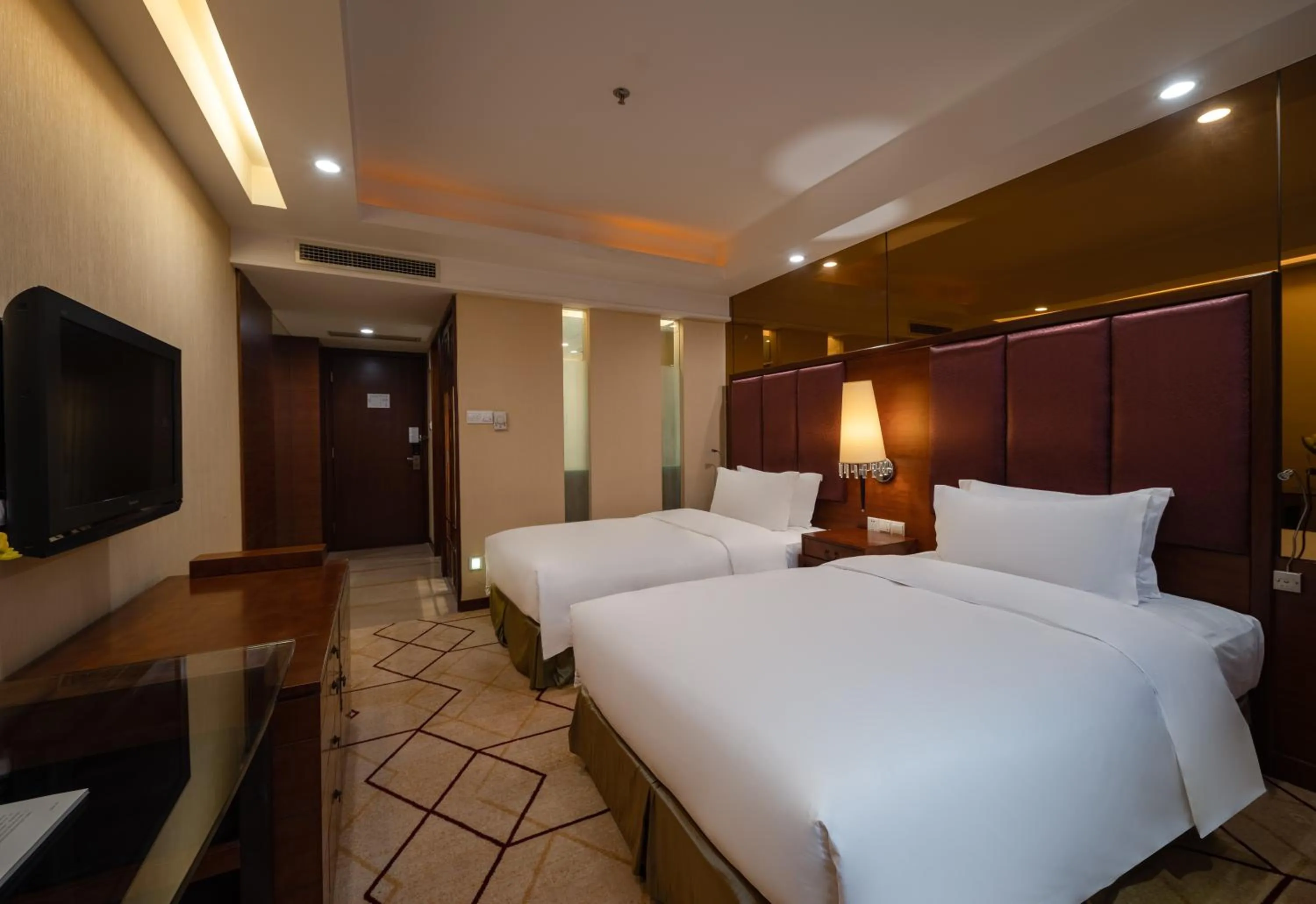 Bed in Chengdu Tianfu Sunshine Hotel