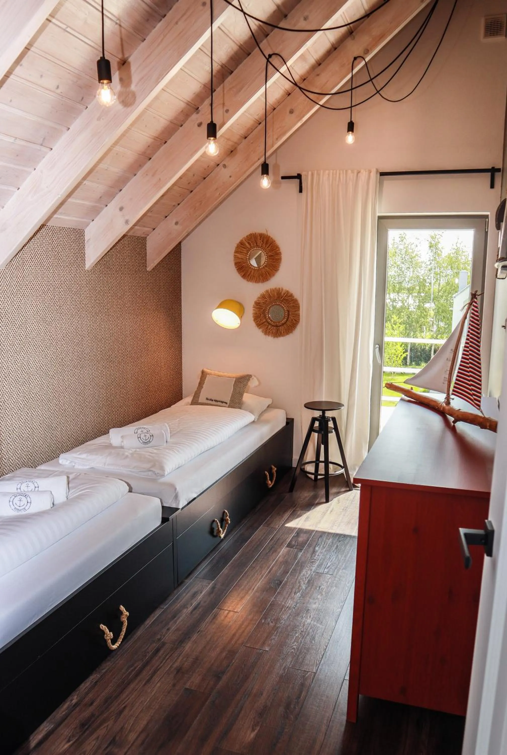 Bed in KOMFORTOWE DOMKI Brzozowa Przystań nad morzem we Władysławowie