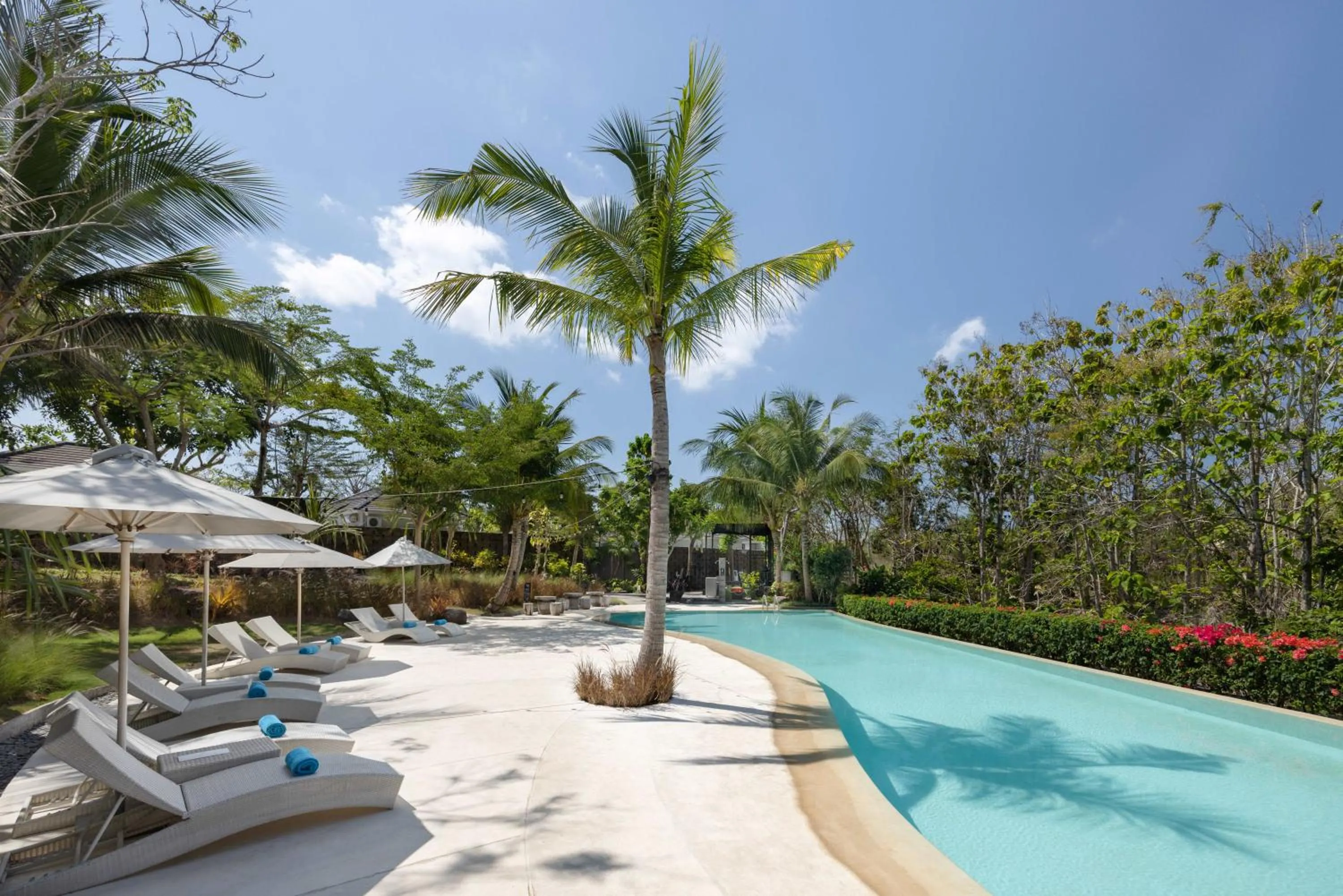 Swimming pool in Cross Bali Breakers