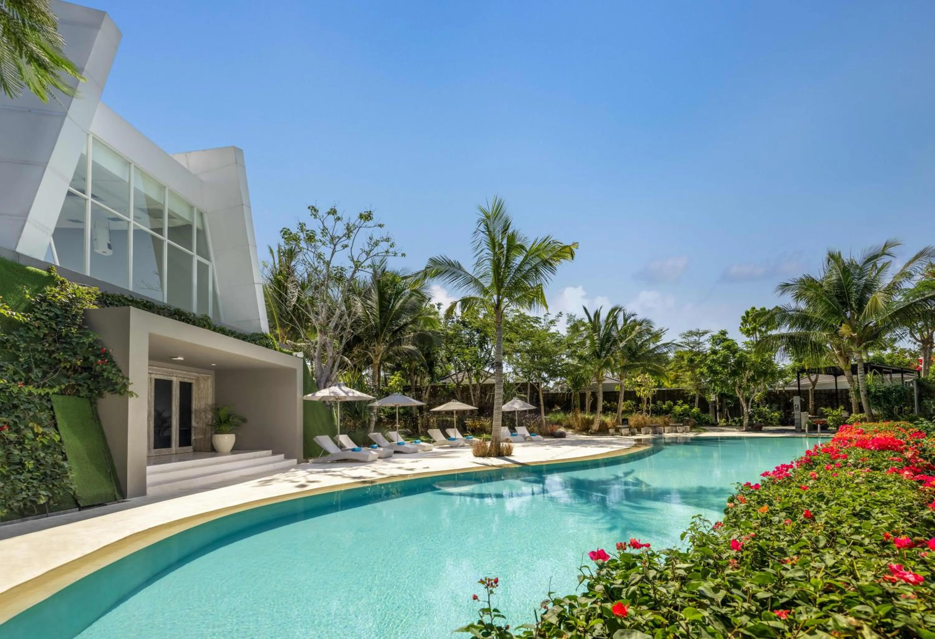 Swimming pool in Cross Bali Breakers