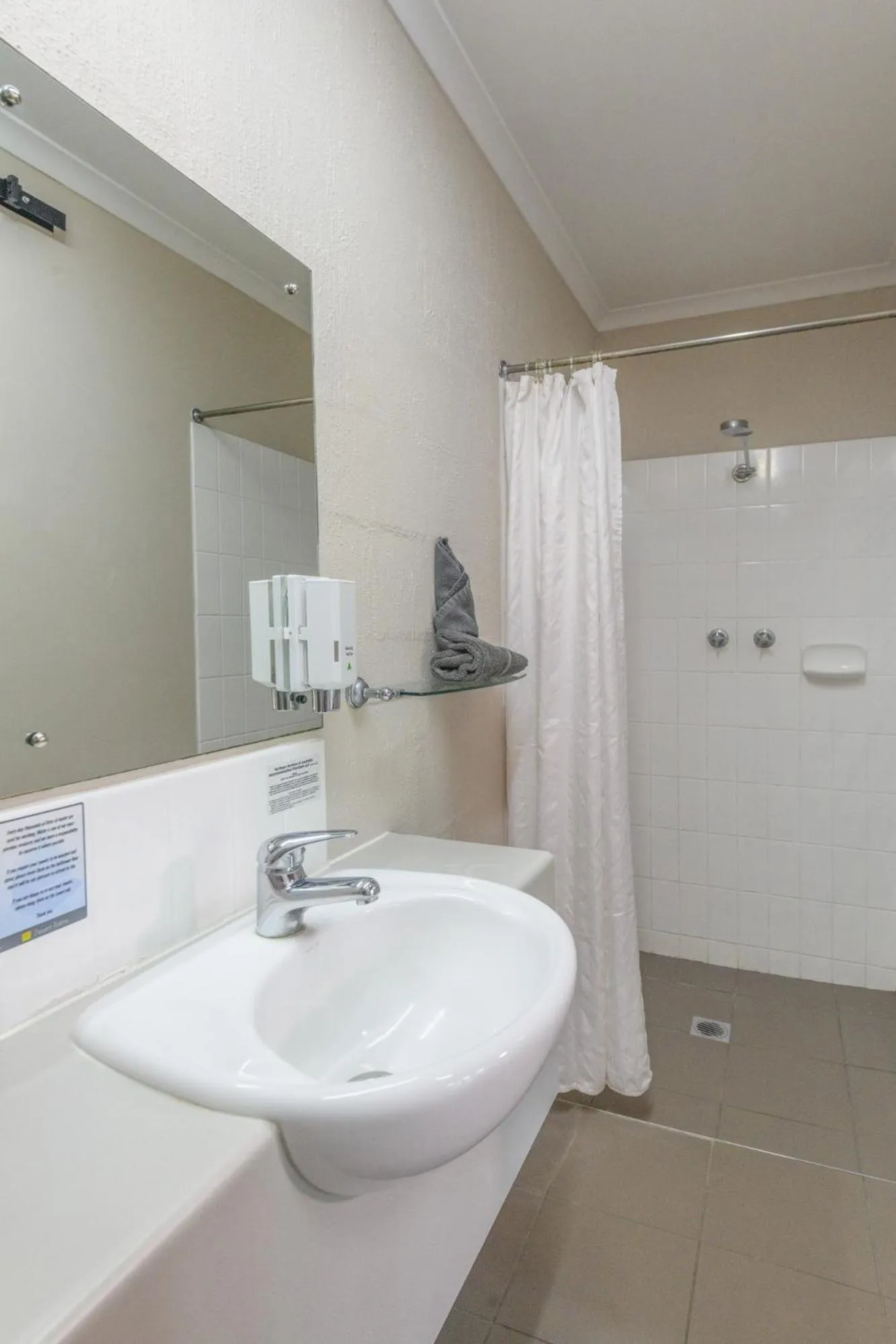 Bathroom in Desert Palms Alice Springs