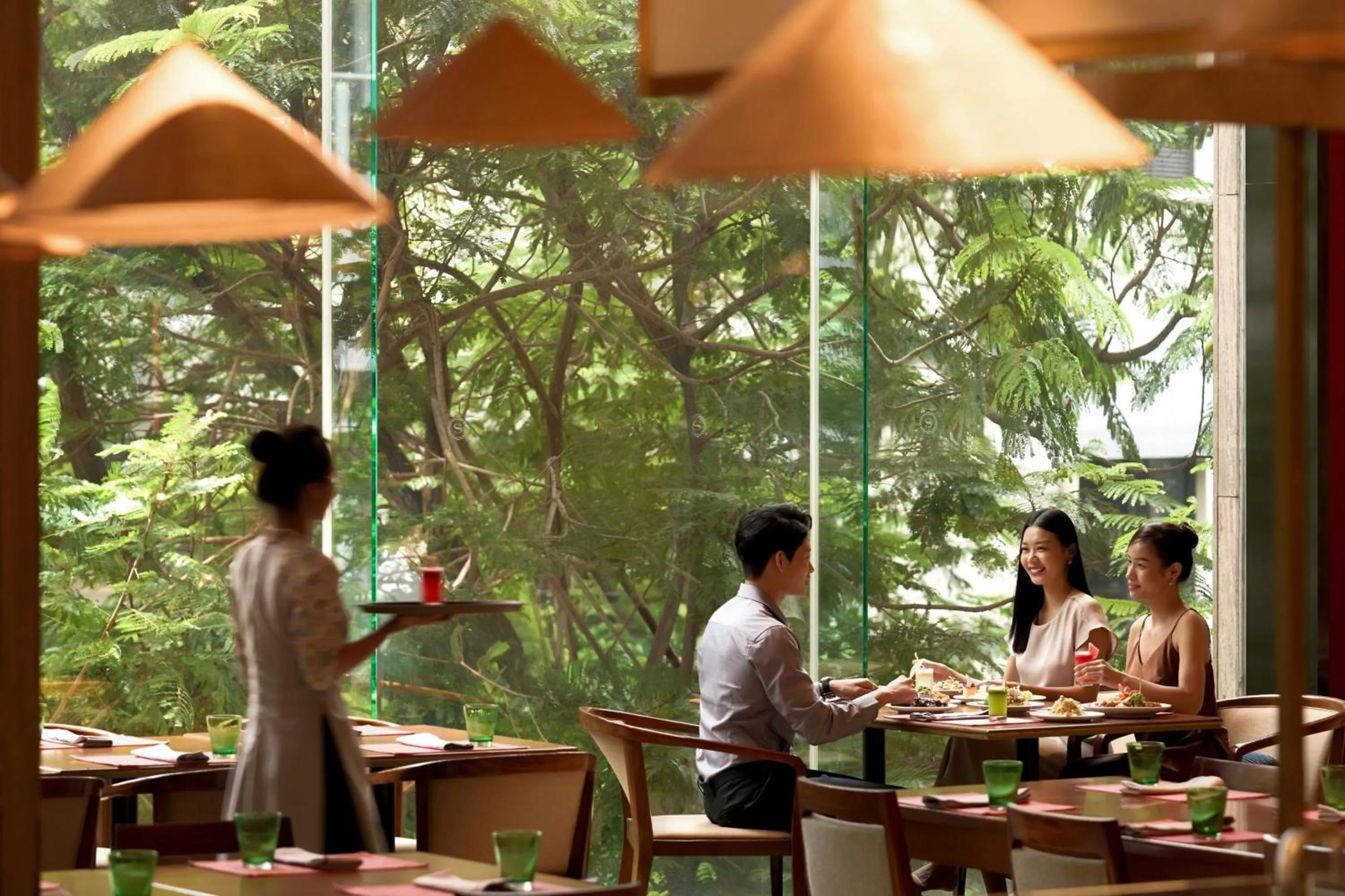 Restaurant/places to eat in Sheraton Saigon Grand Opera Hotel