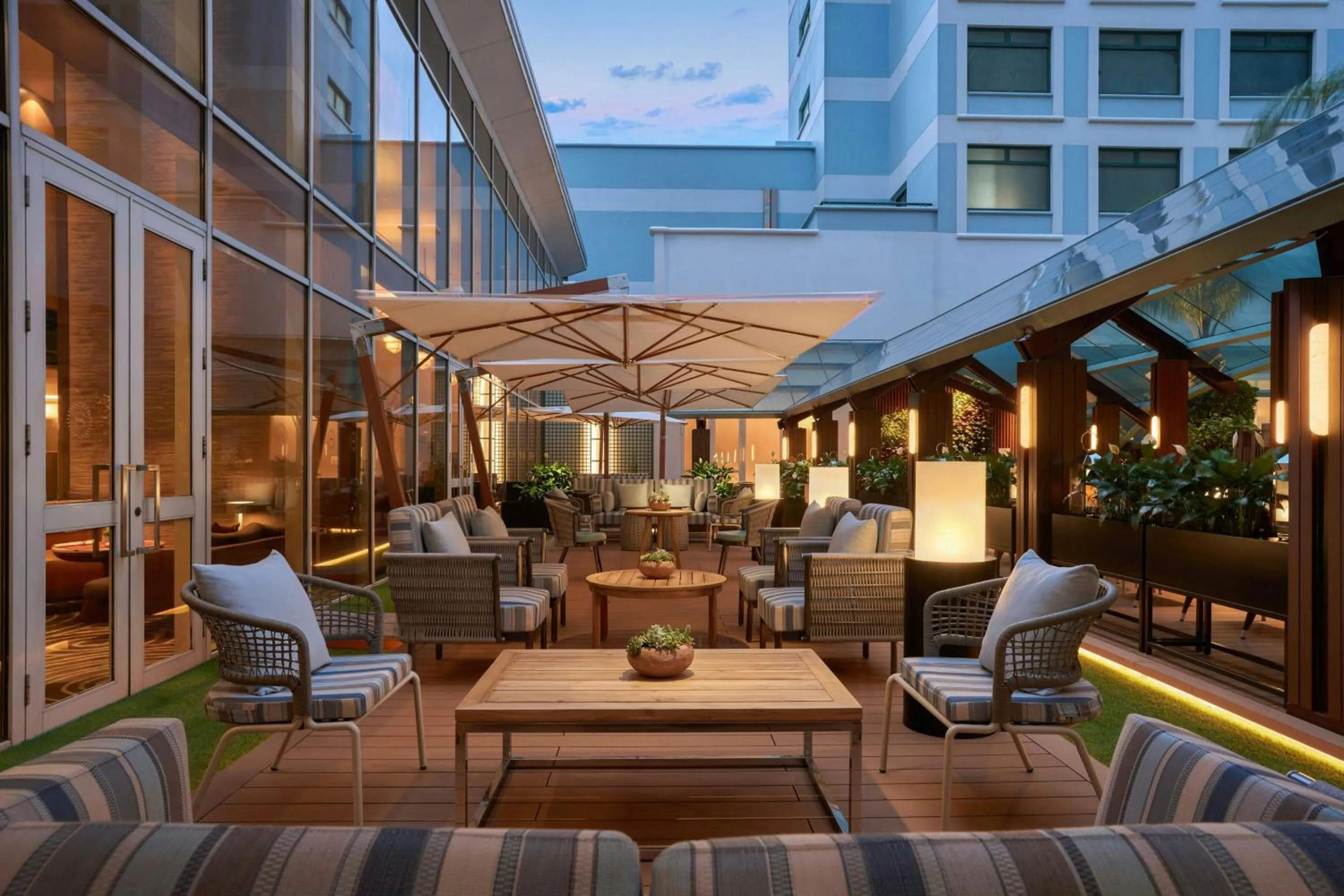 Lounge or bar in Sheraton Saigon Grand Opera Hotel