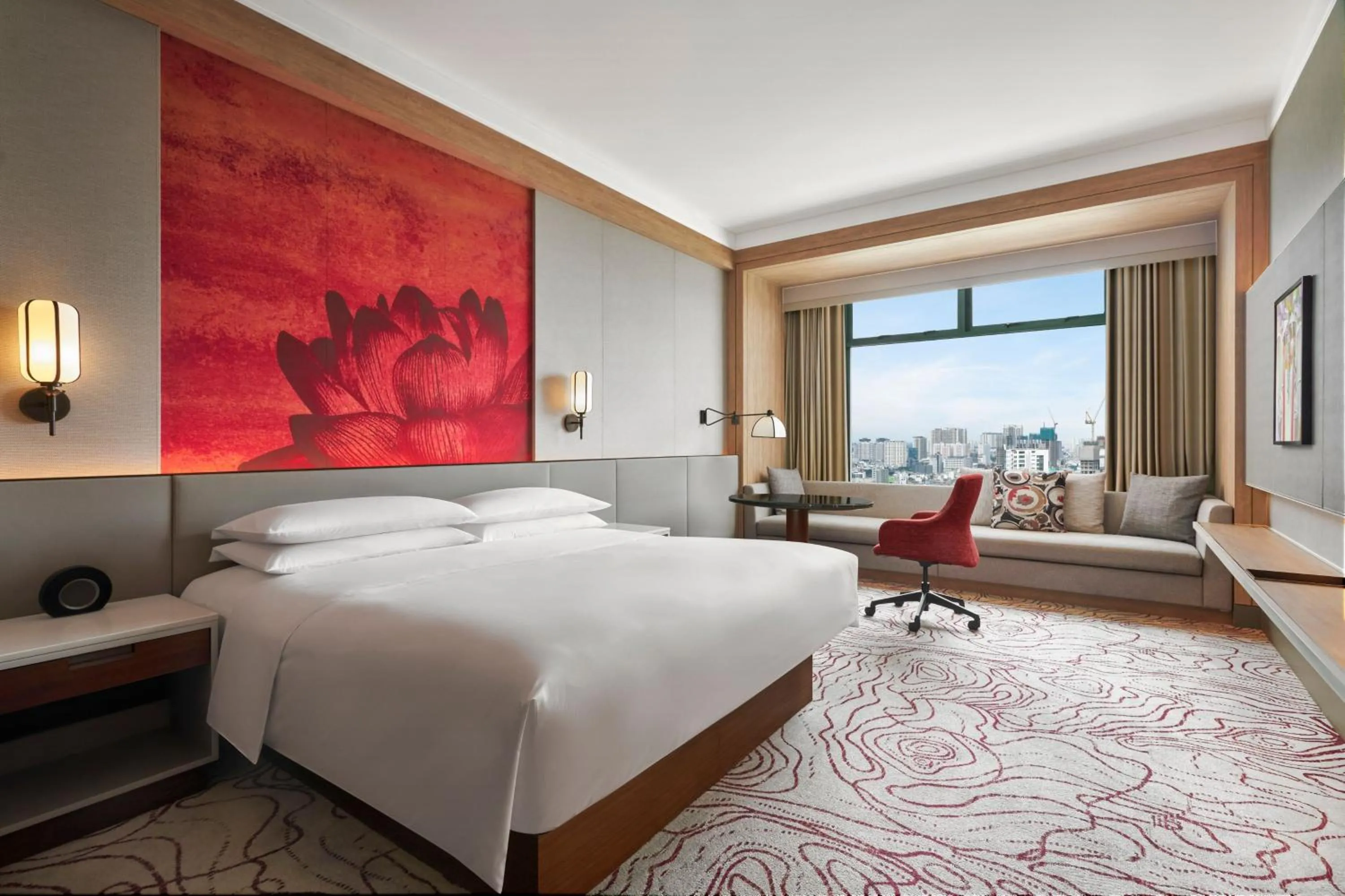 Club Studio King, Club lounge access, Larger Guest room, 1 King in Sheraton Saigon Hotel & Towers