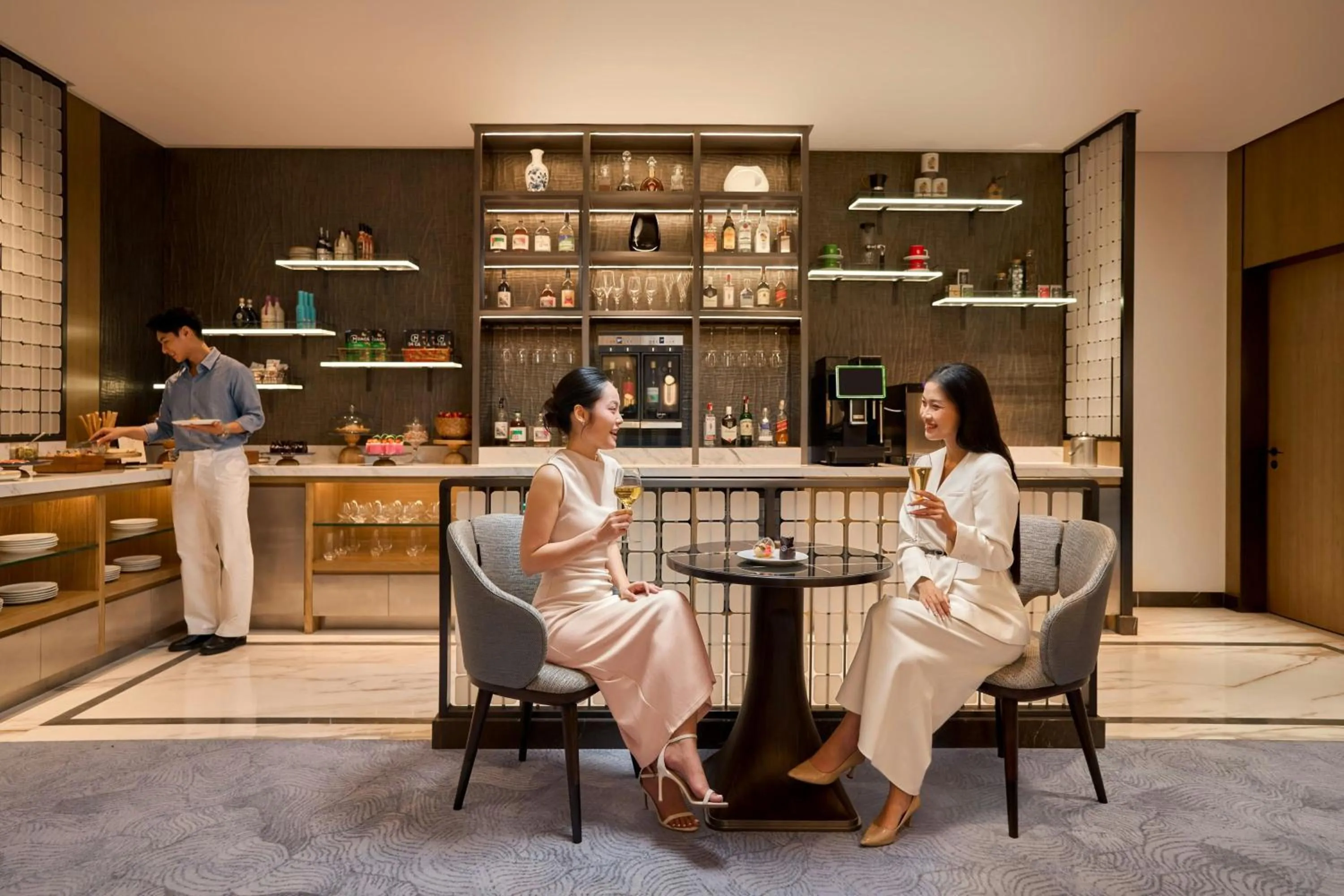 Lounge or bar in Sheraton Saigon Grand Opera Hotel