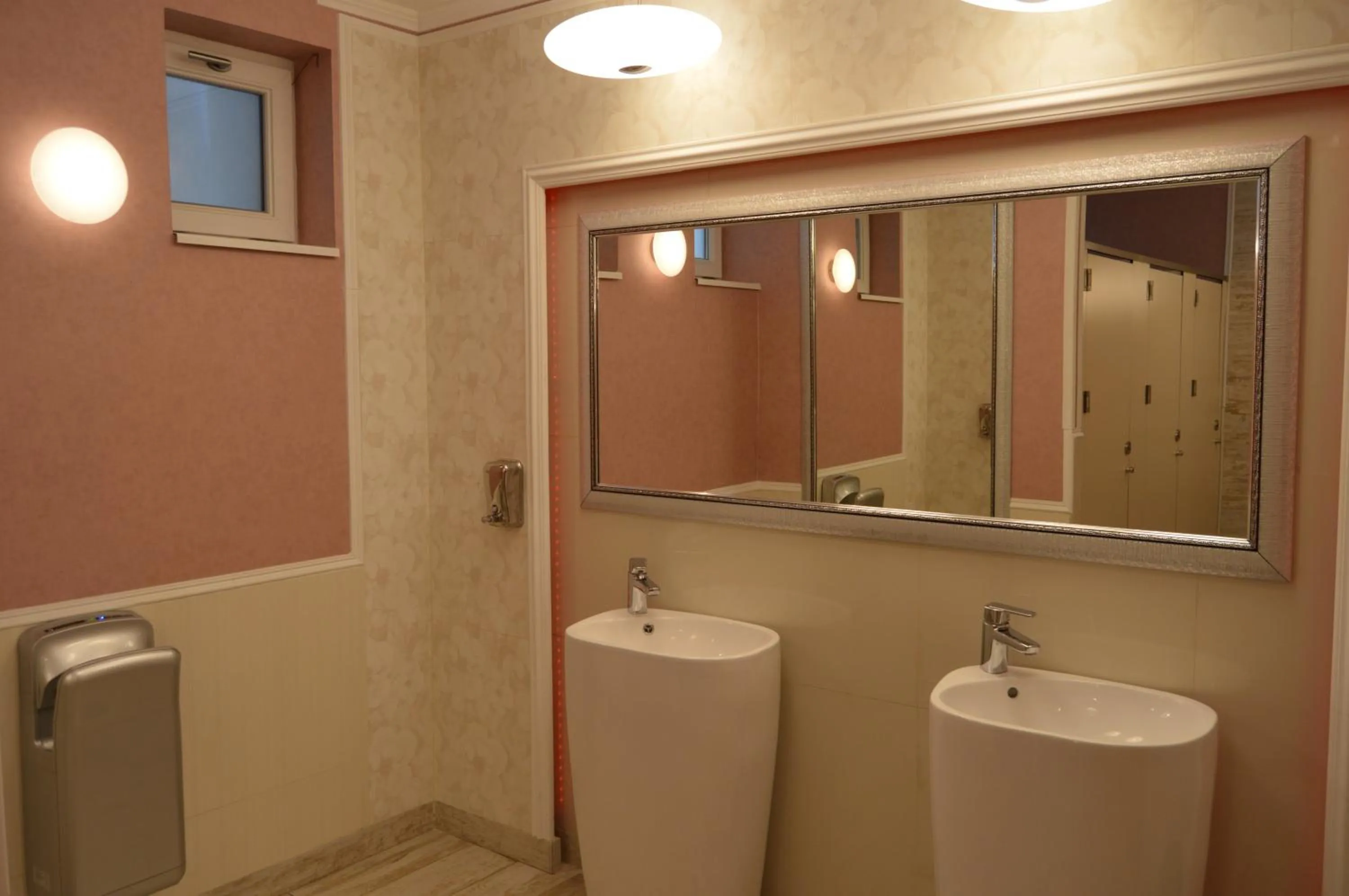 Toilet in Hotel Bulevard Prestige